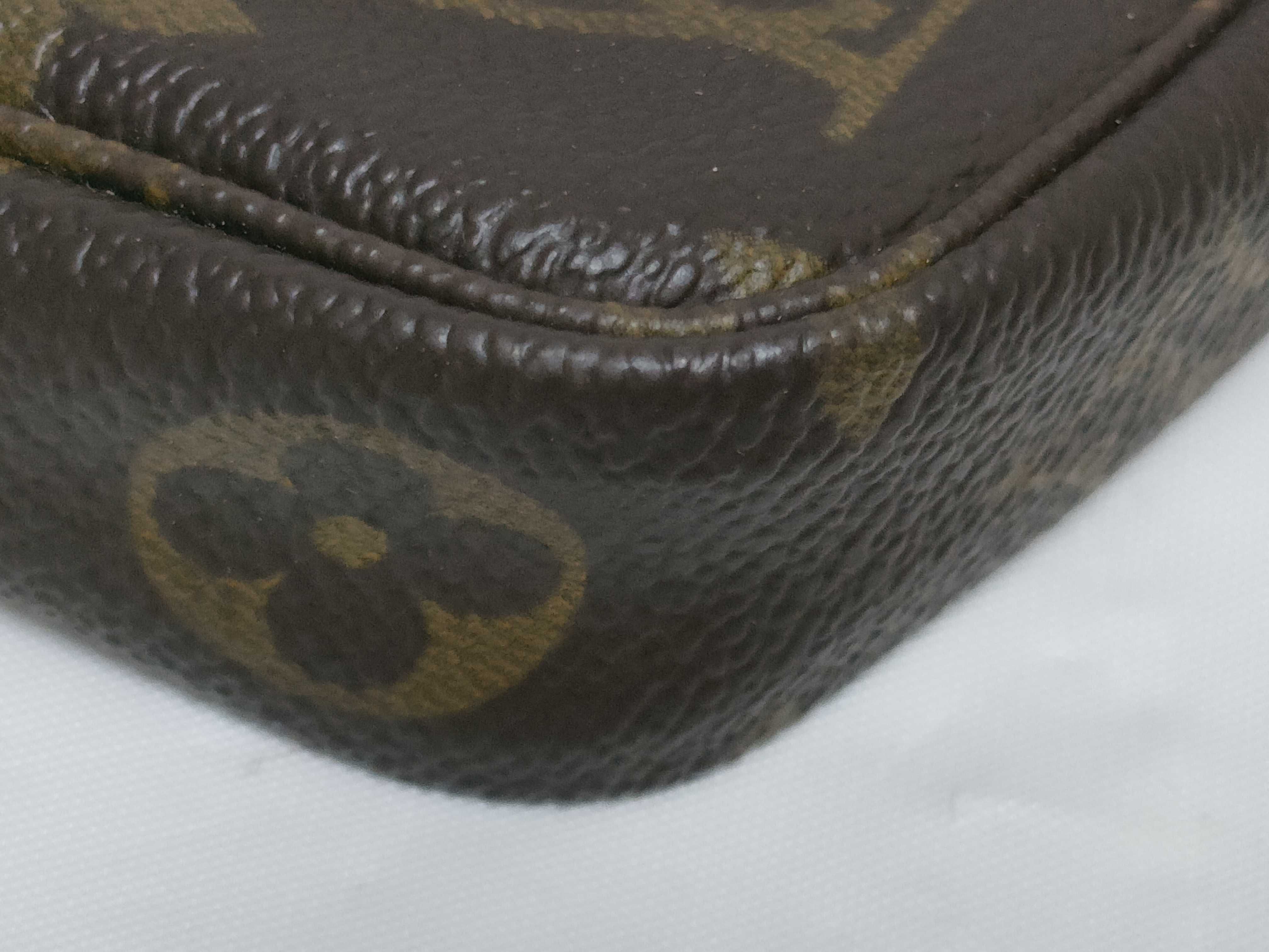 Monogram Accessoires VI1022 Shoulder Bag — view 6