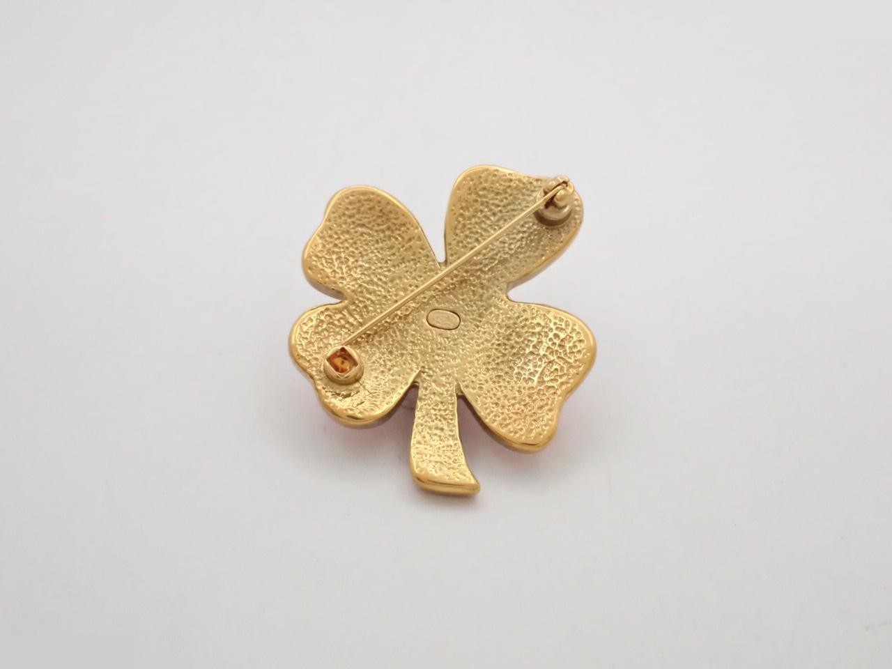 Four-leaf clover brooch, pink — view 2