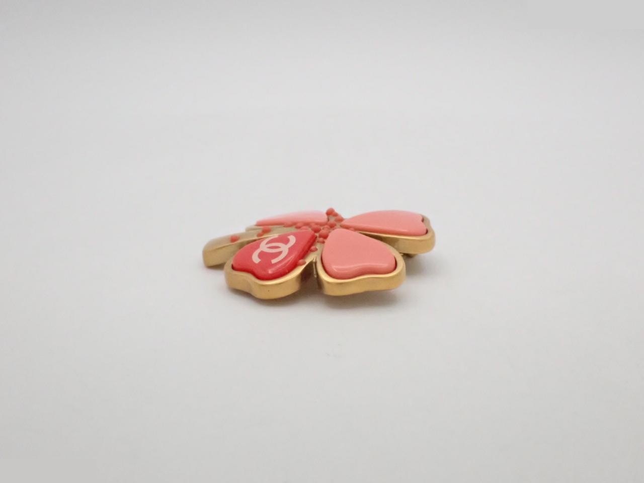 Four-leaf clover brooch, pink — view 3