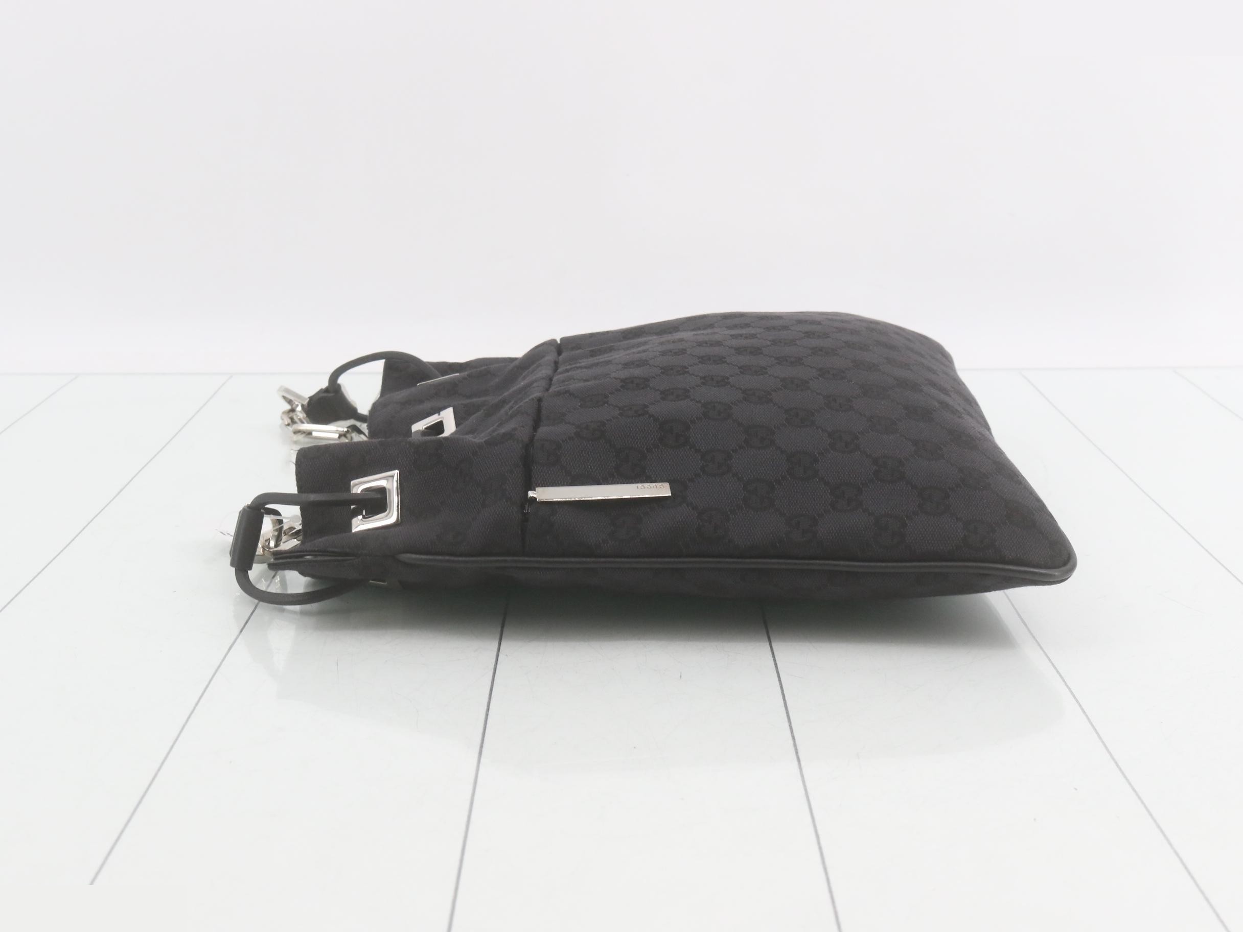 GG Canvas Chain Shoulder Bag — view 4