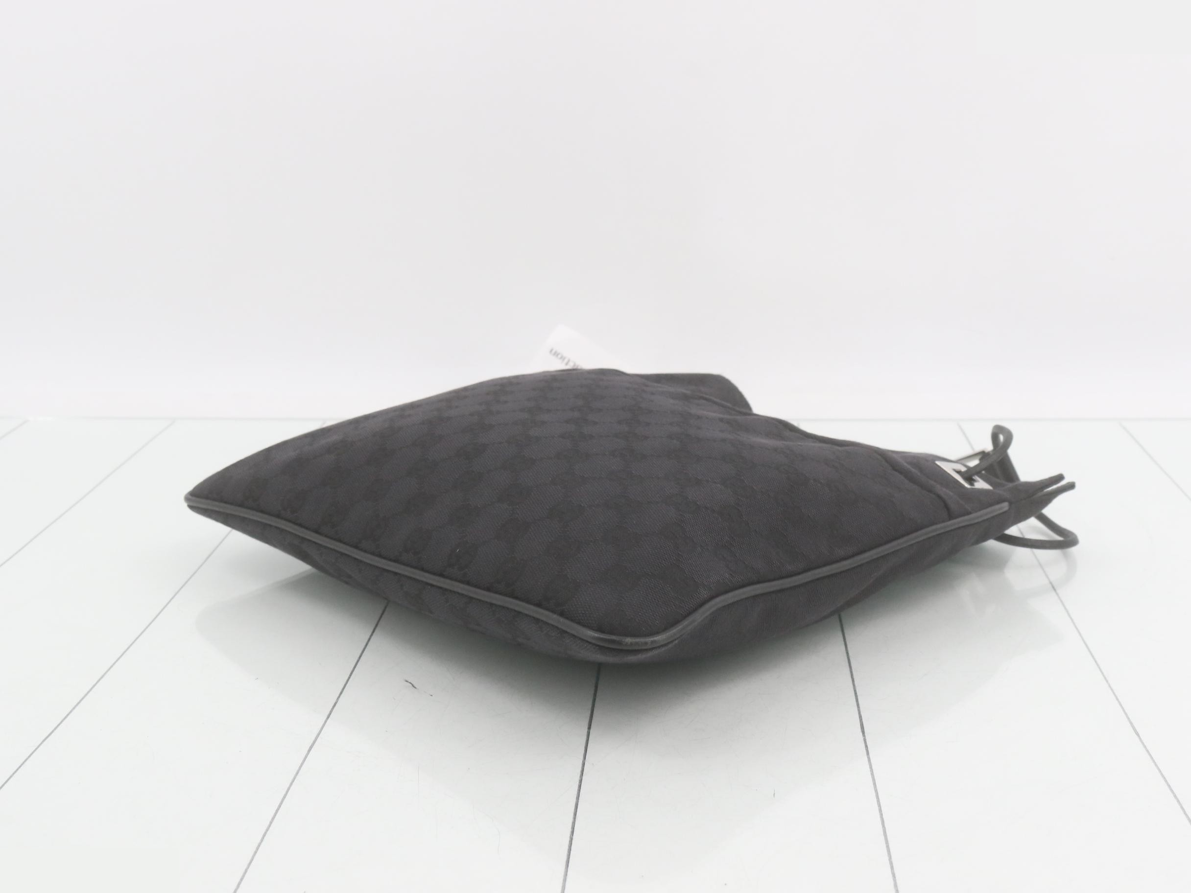 GG Canvas Chain Shoulder Bag — view 6