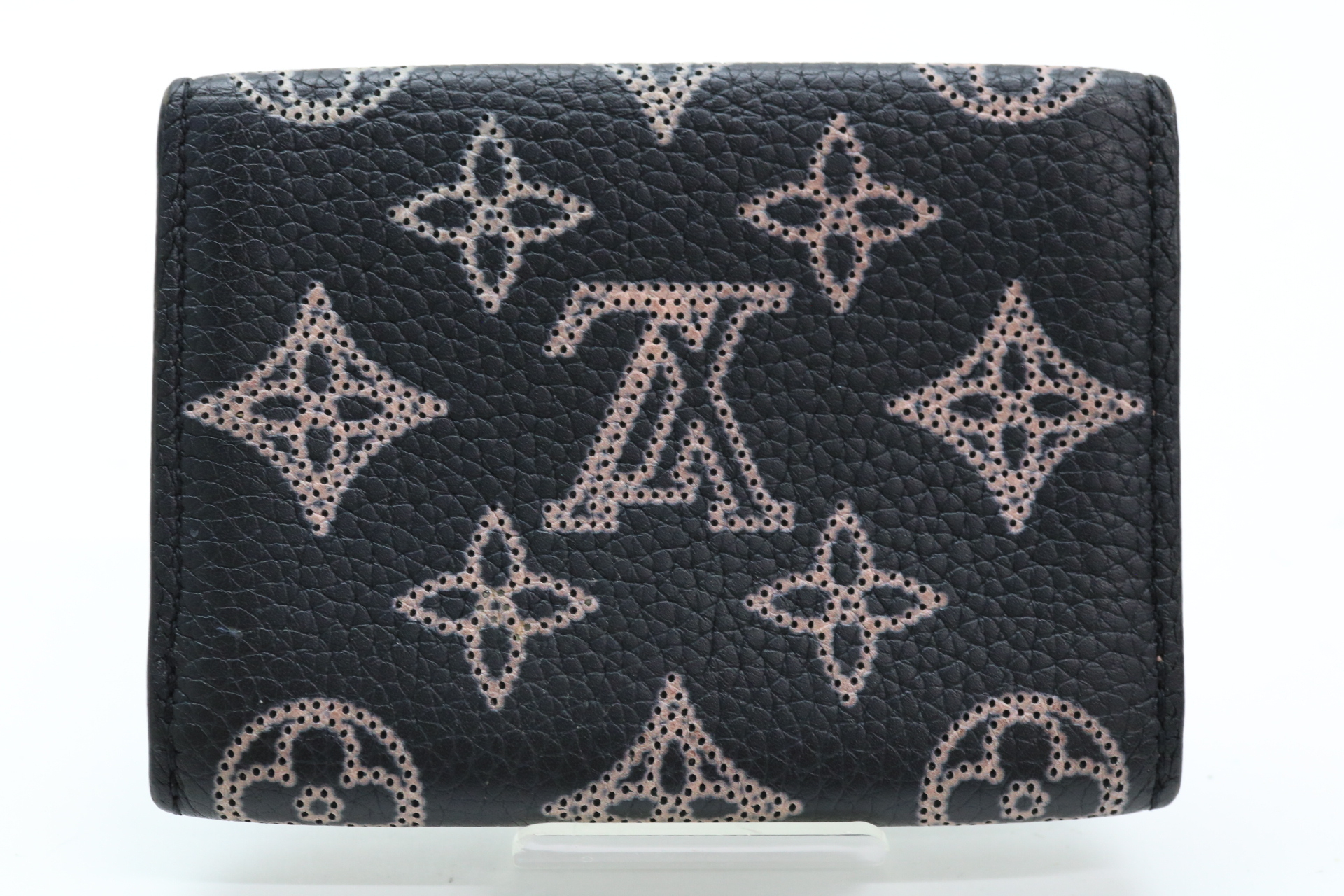 Monogram Mahina Enveloppe Carte de Wigete Card Case — view 2