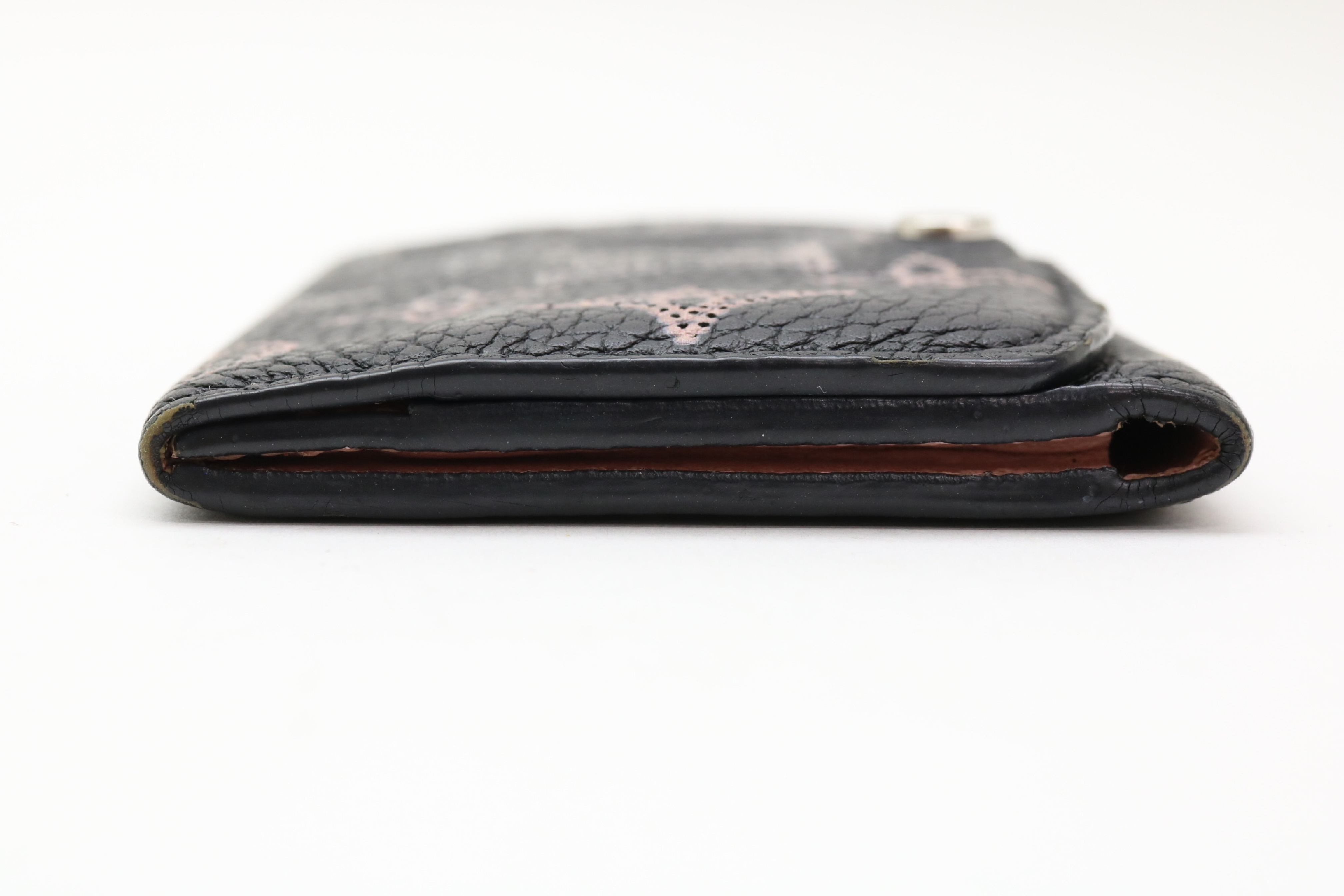 Monogram Mahina Enveloppe Carte de Wigete Card Case — view 3