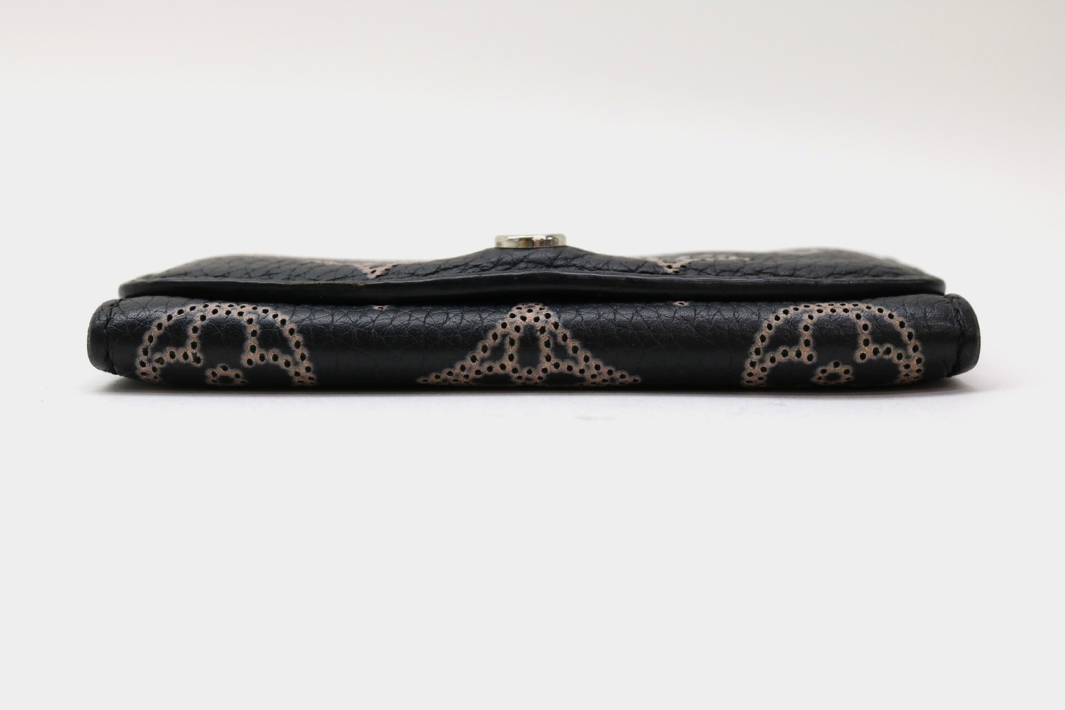 Monogram Mahina Enveloppe Carte de Wigete Card Case — view 5