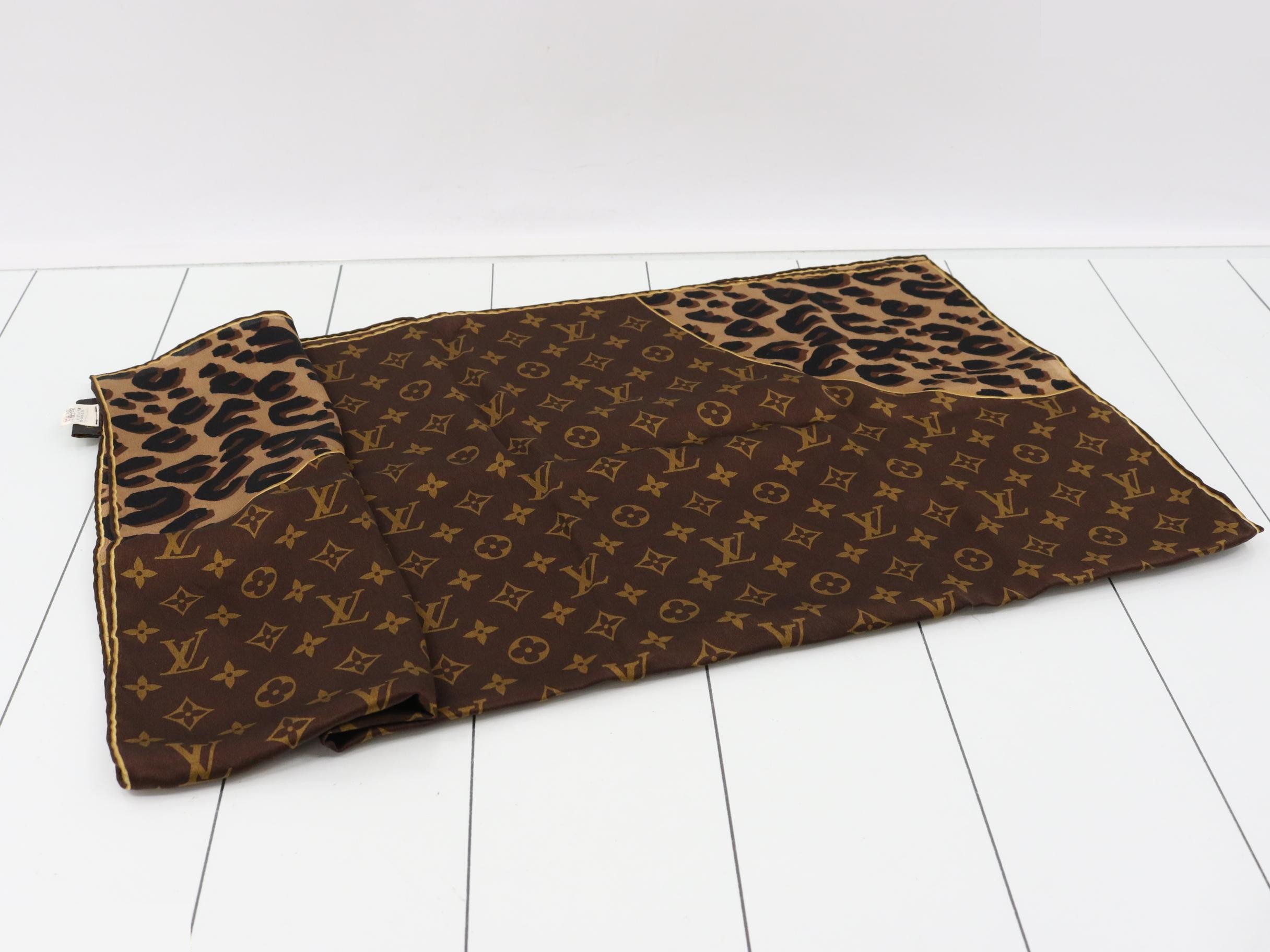 Leopard scarf — view 3