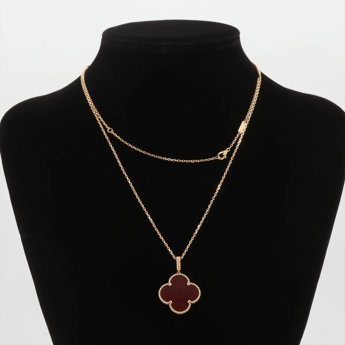 Magic Alhambra Long Carnelian Necklace 750(YG) 16.0g JE492716 Small stone chip — view 5