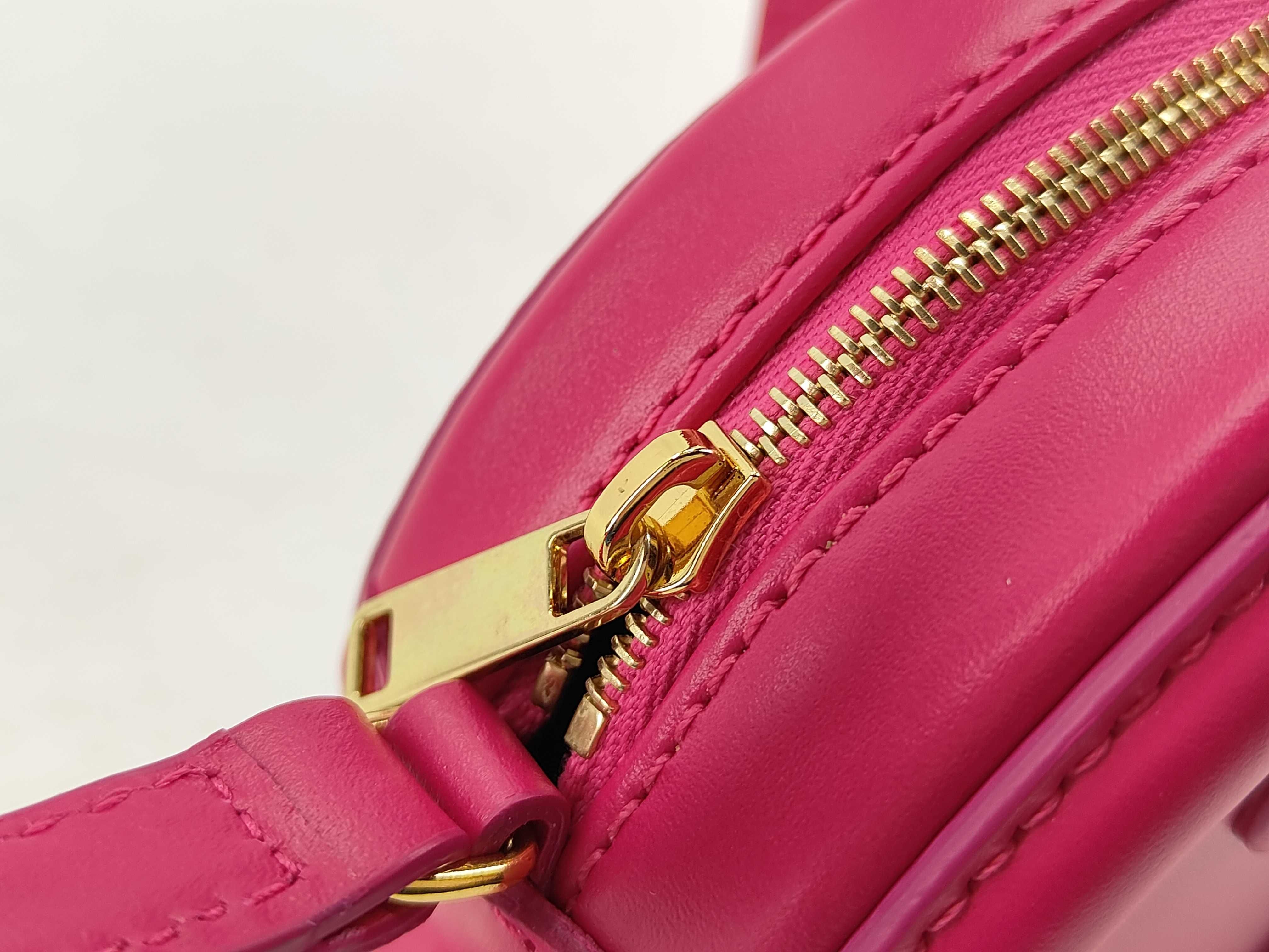 Oval Purse Cuir Triomphe Leather Shoulder Bag Pink Shoulder Bag — view 7