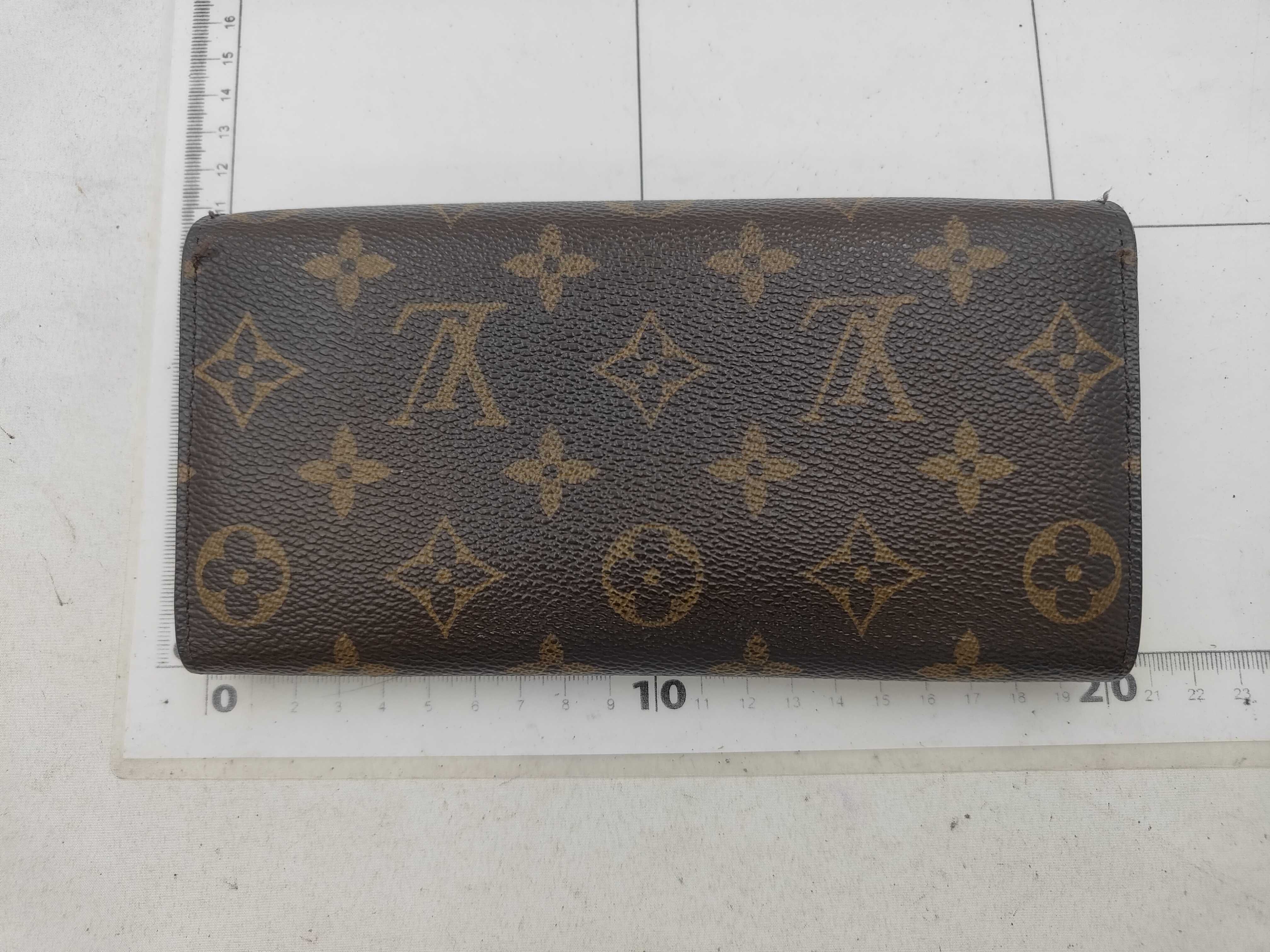 Sarah Wallet — view 2