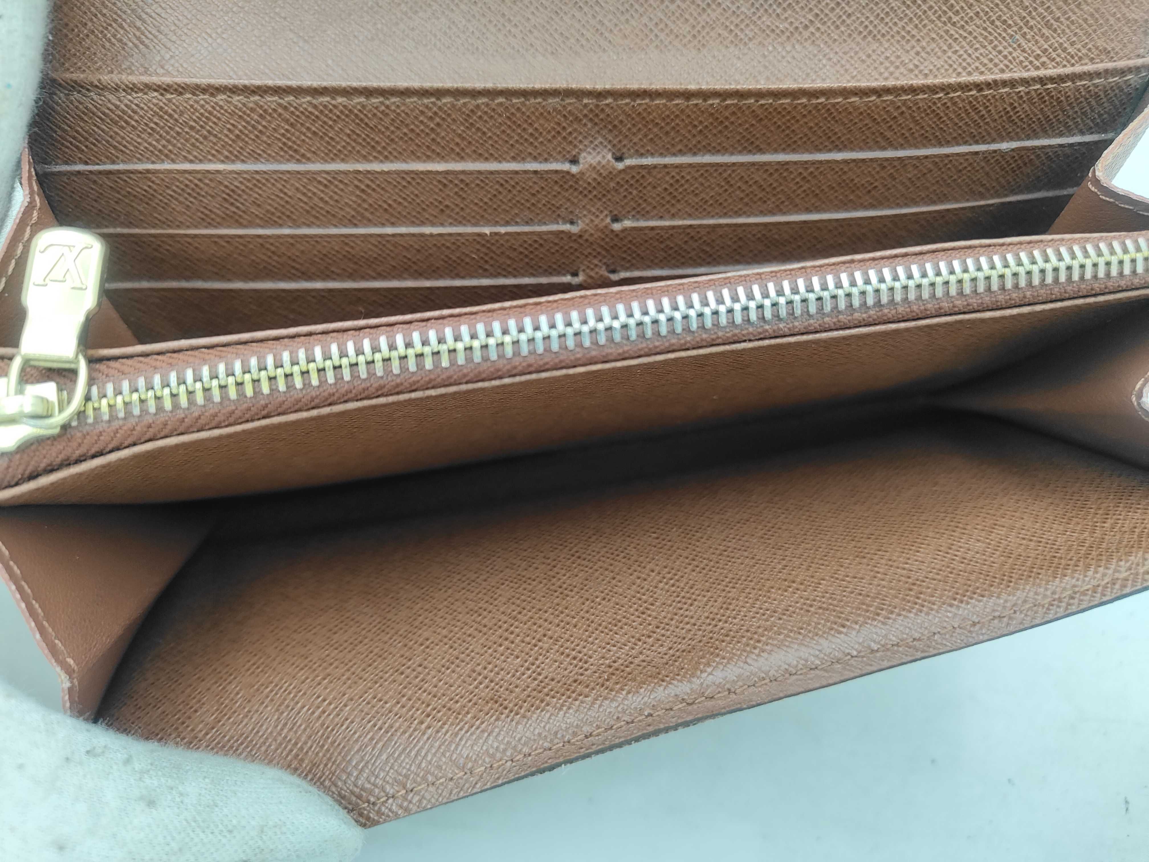 Sarah Wallet — view 4