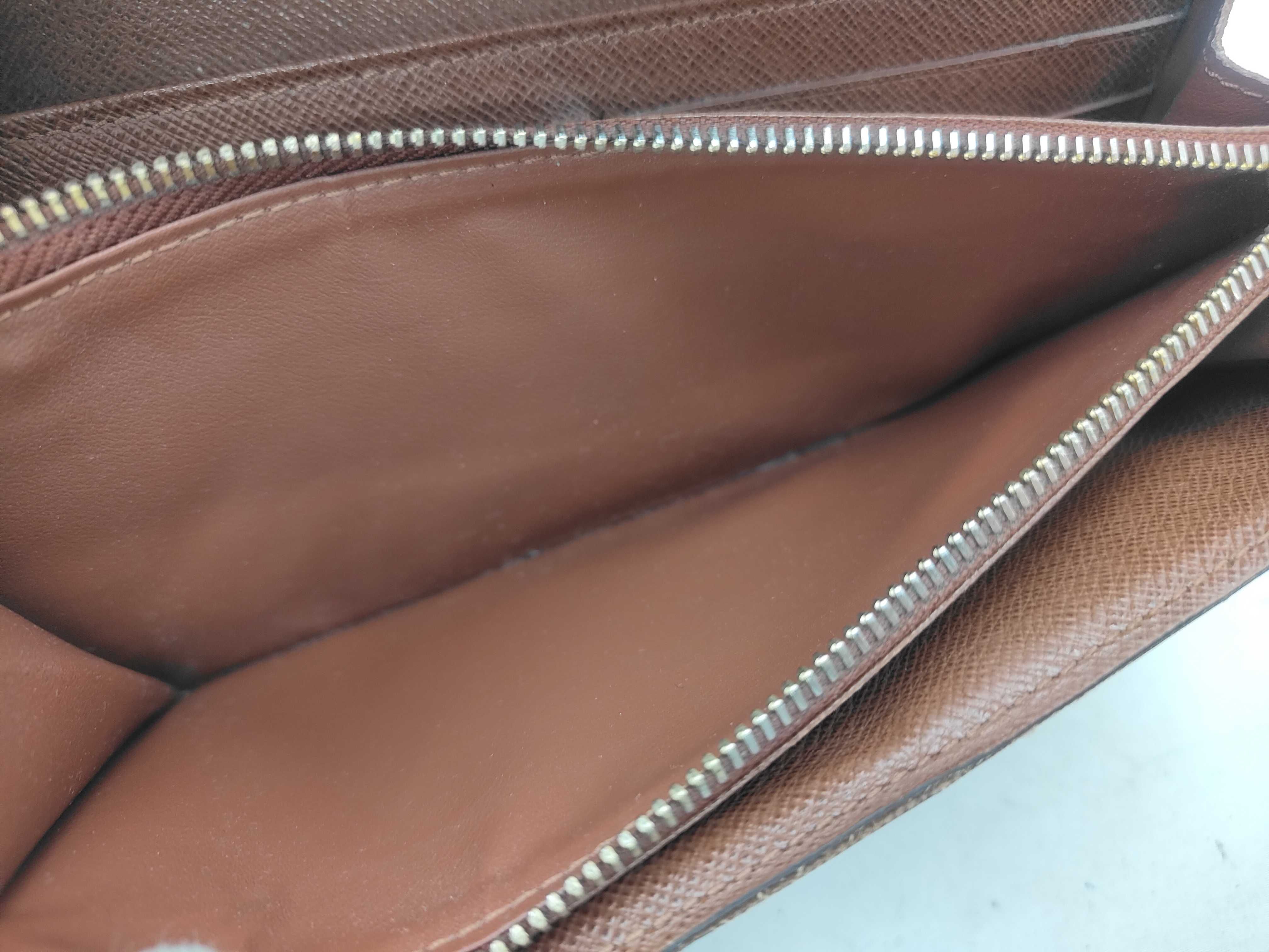 Sarah Wallet — view 5