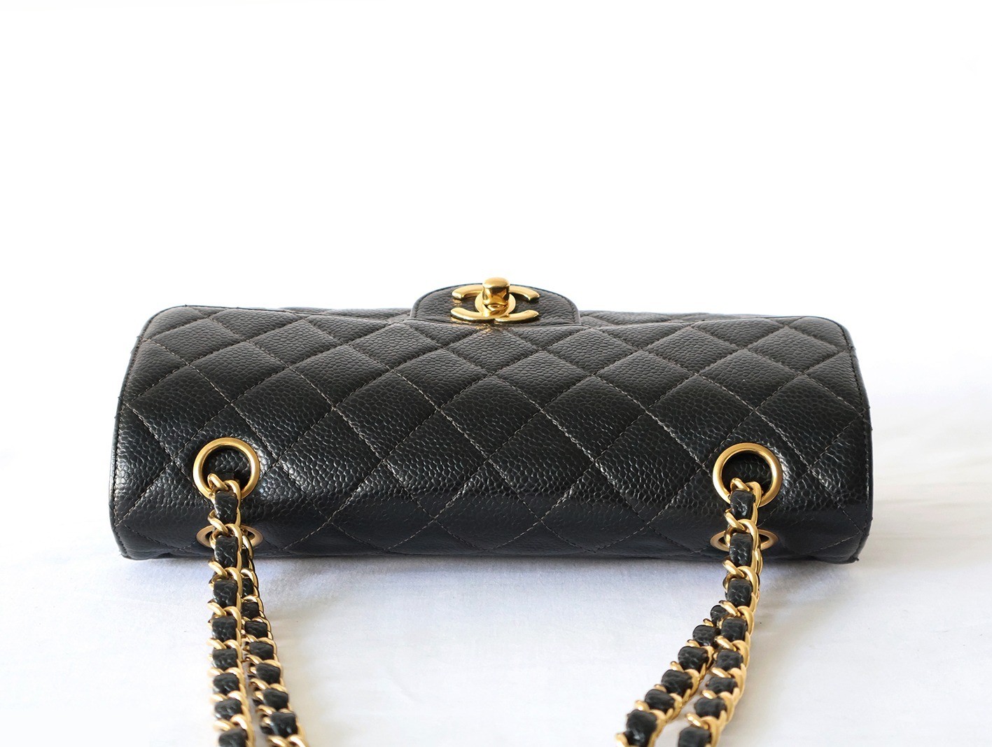 Caviar leather Matelassé 23 Double flap Double chain shoulder bag, black — view 5
