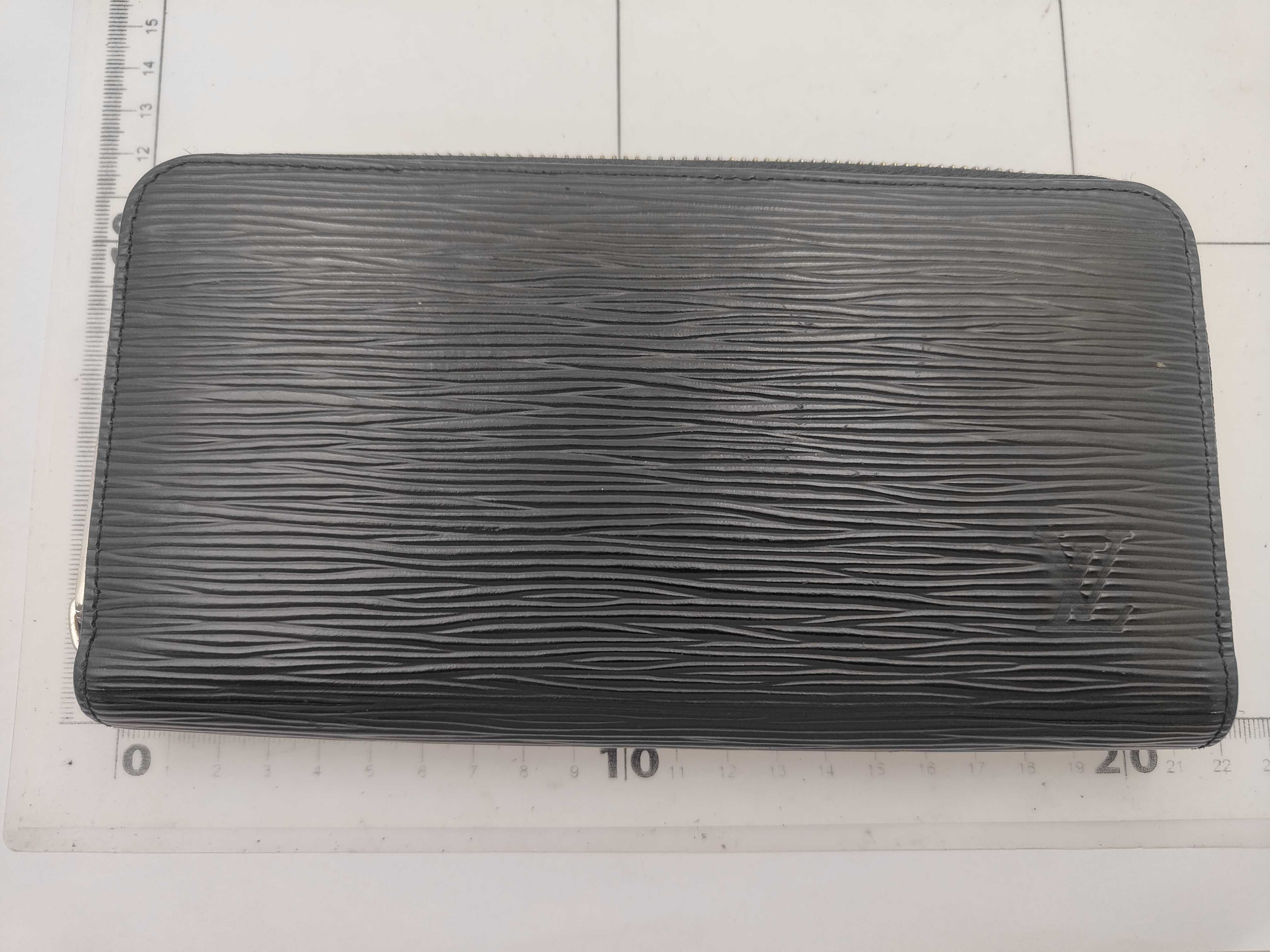 LV/Epi/Zippy Wallet/M61857 Wallet — view 2