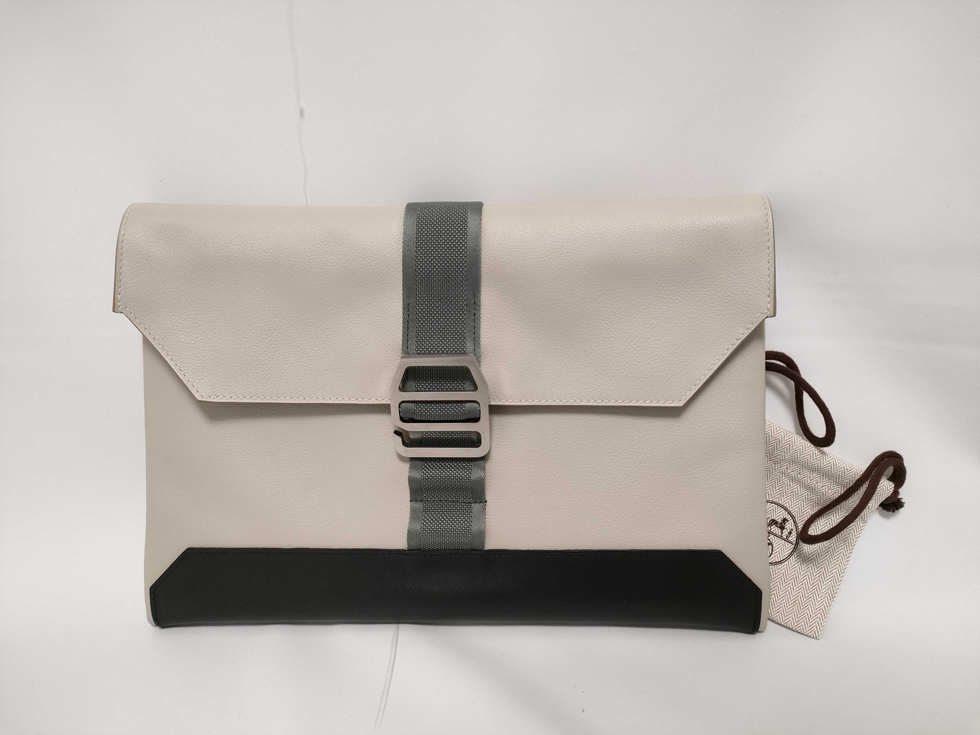 City Slide Evercolor Craie Black Clutch Bag