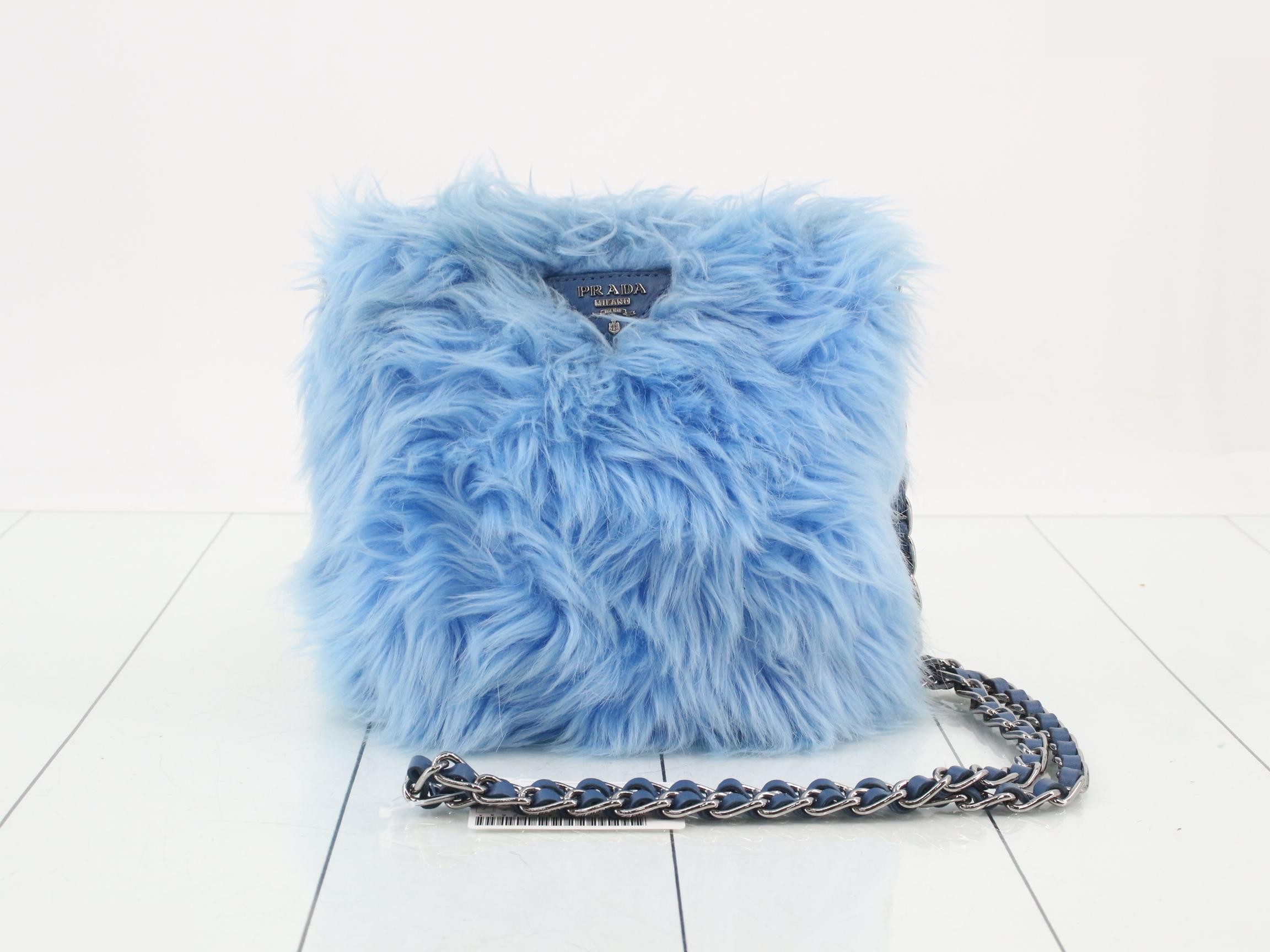 Other lines: Bags/Shoulder bags, Fur, Blue, Chain