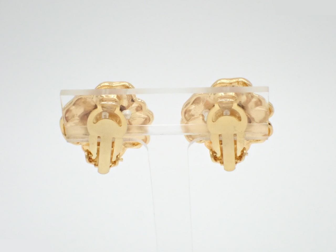earrings, camellia design, gold, no year stamp, width 2.5cm — view 2
