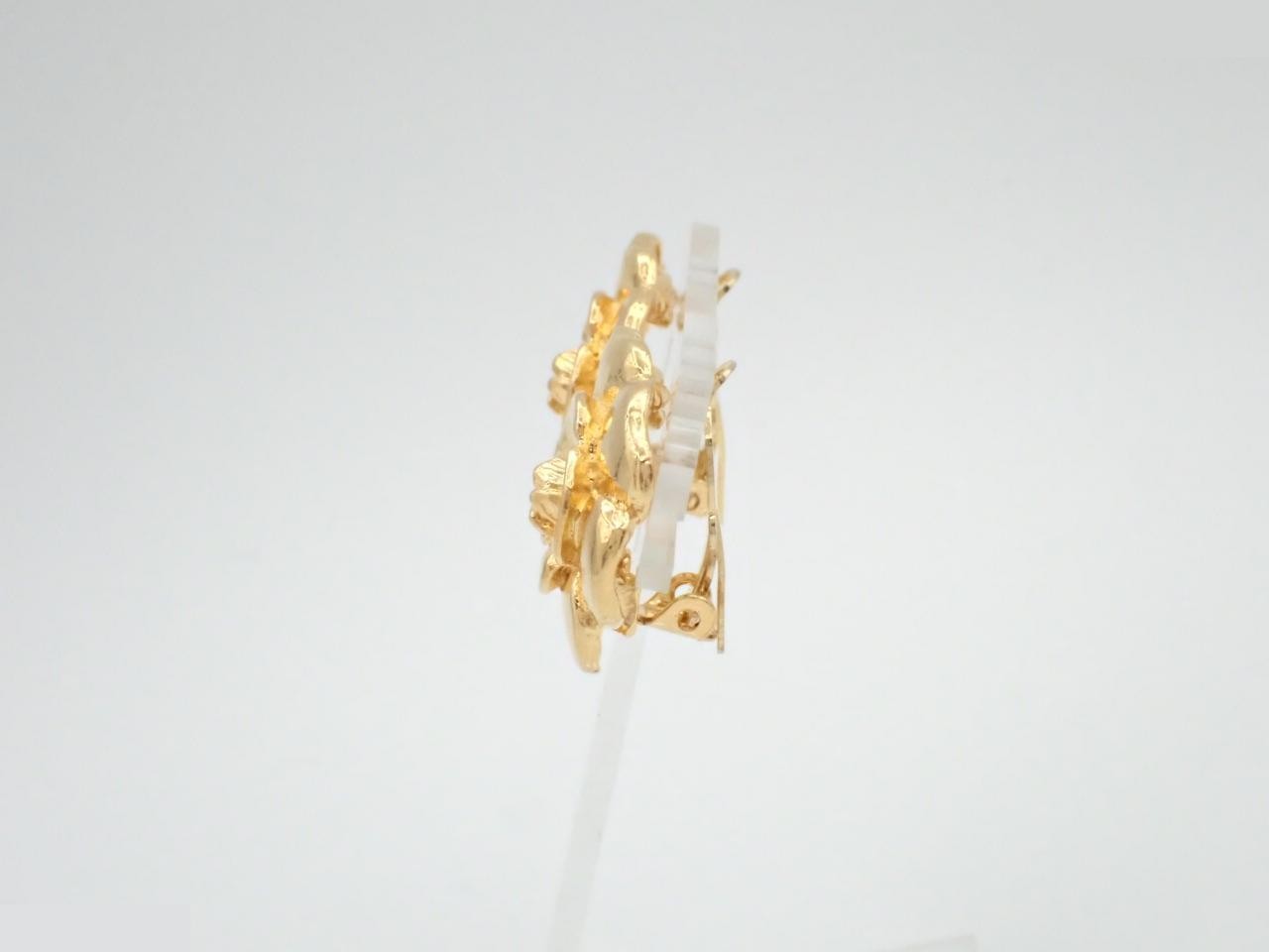 earrings, camellia design, gold, no year stamp, width 2.5cm — view 3