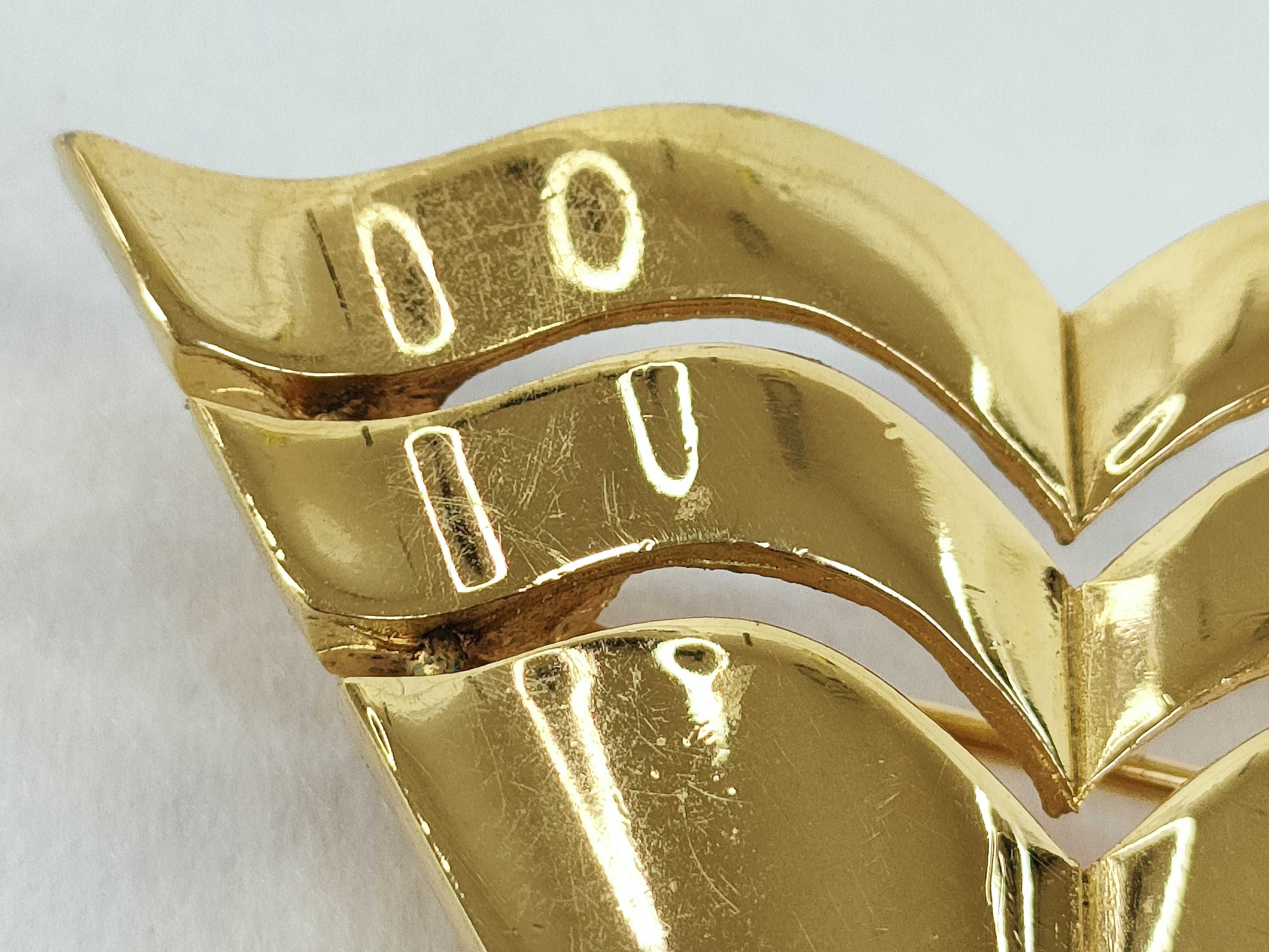 brooch — view 8