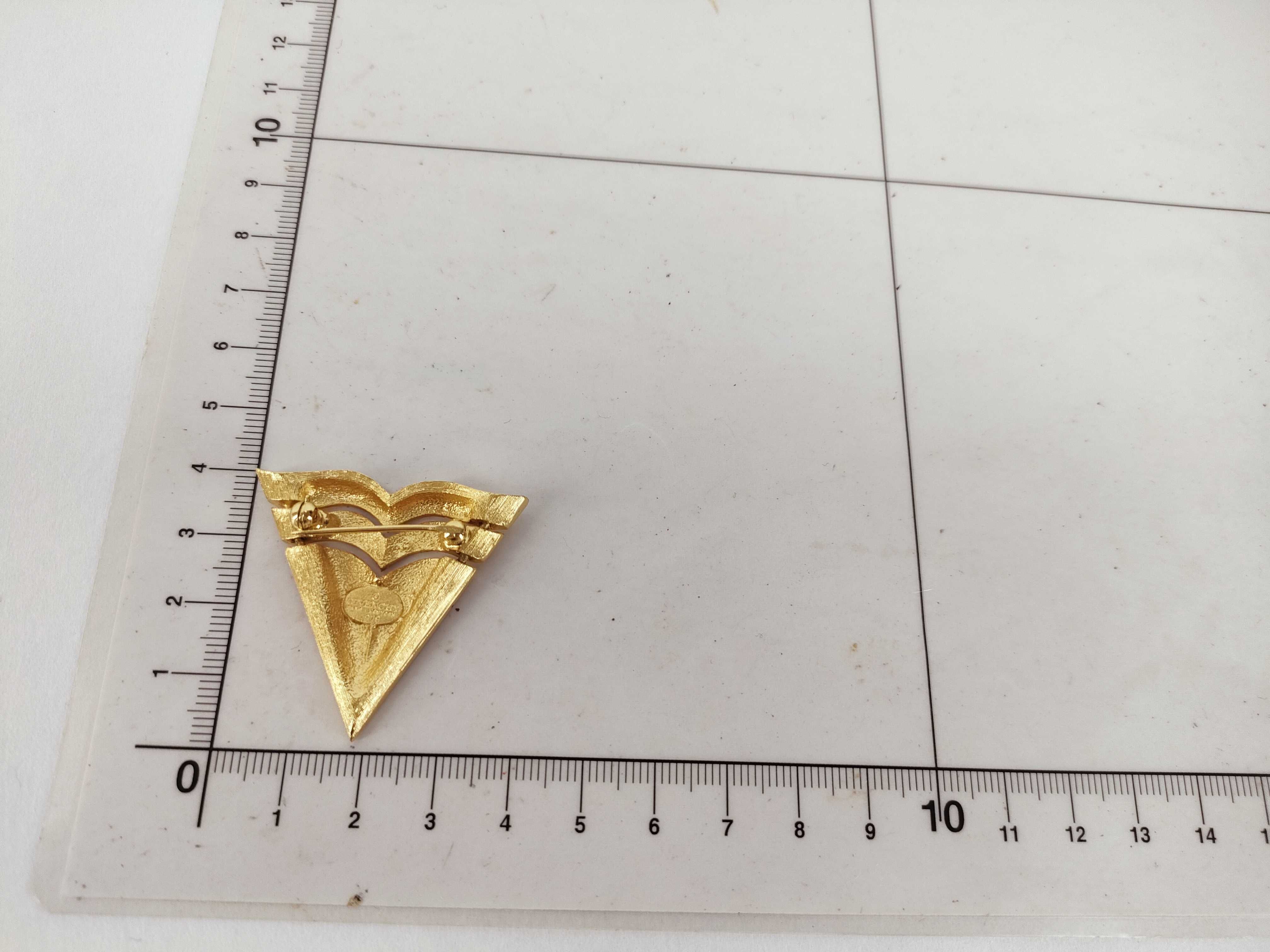 brooch — view 10