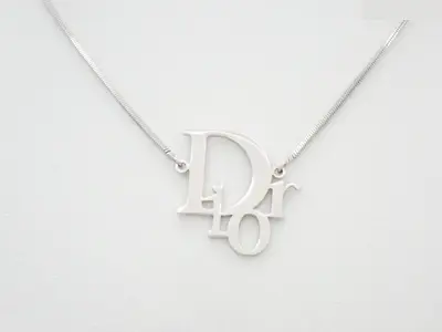Necklace, neck circumference approximately 37 cm
