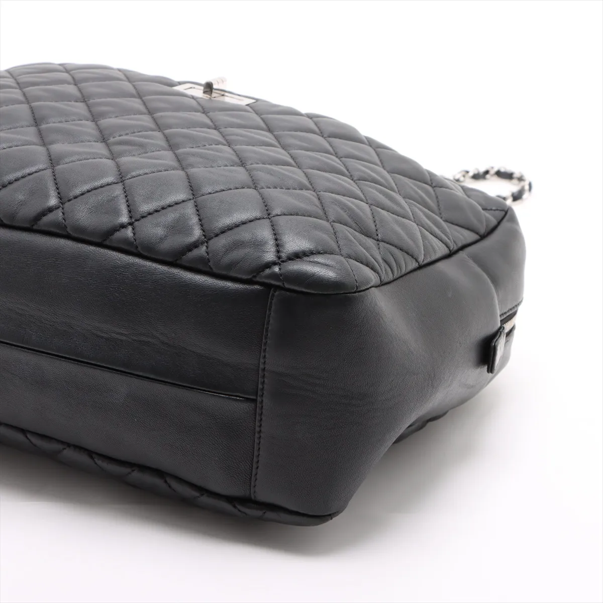 Matelasse Lambskin Chain Tote Bag 2.55 Black Silver Hardware 14052602 14th Series — view 3