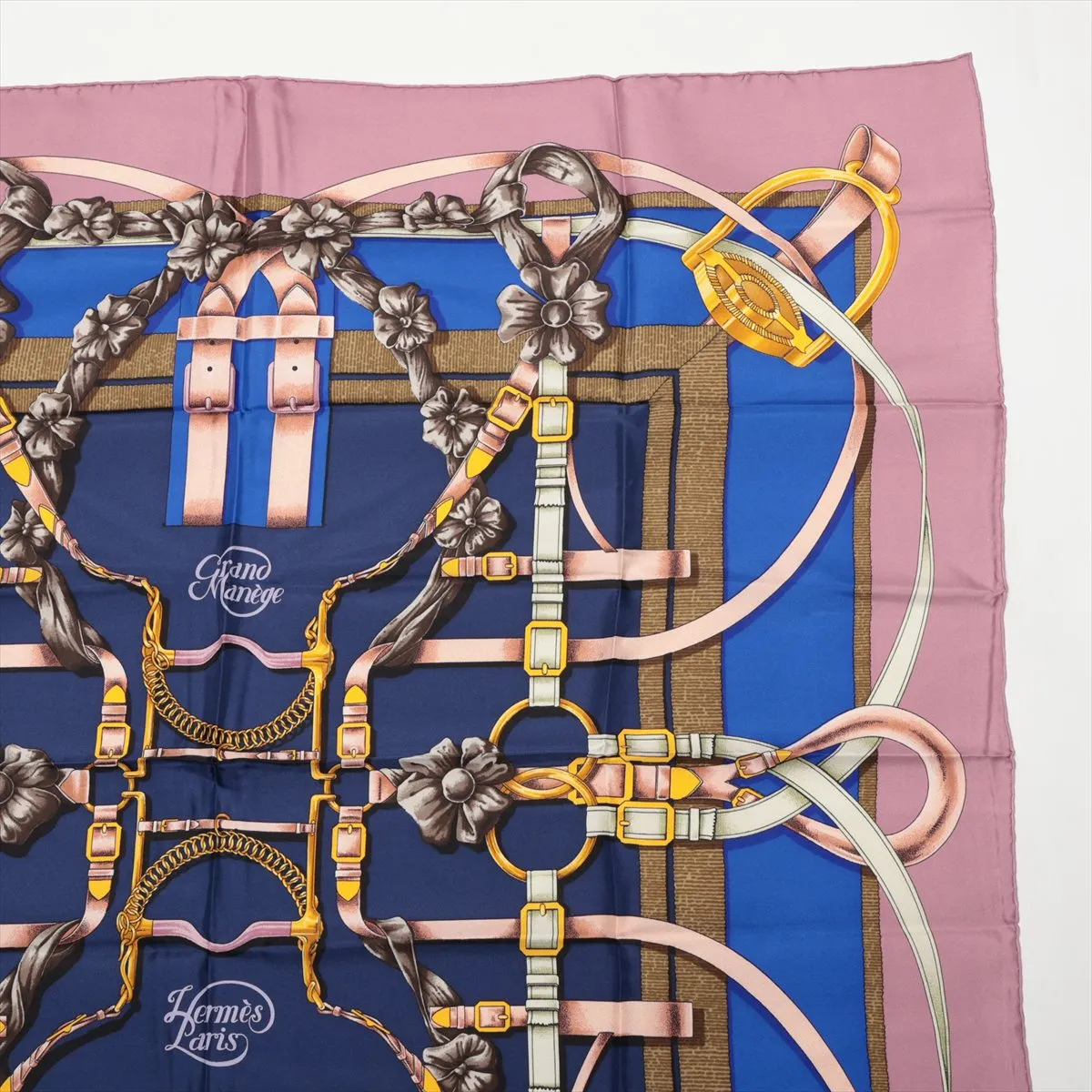 Carre 90 GRAND MANEGE Great Training Technique Scarf Silk Pink x Blue Thread — view 3