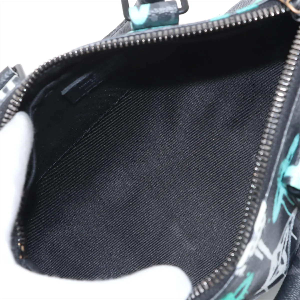 Monogram Eclipse Graffiti Keepall Bandouliere 25 M21399 Black RFID Reactive — view 8