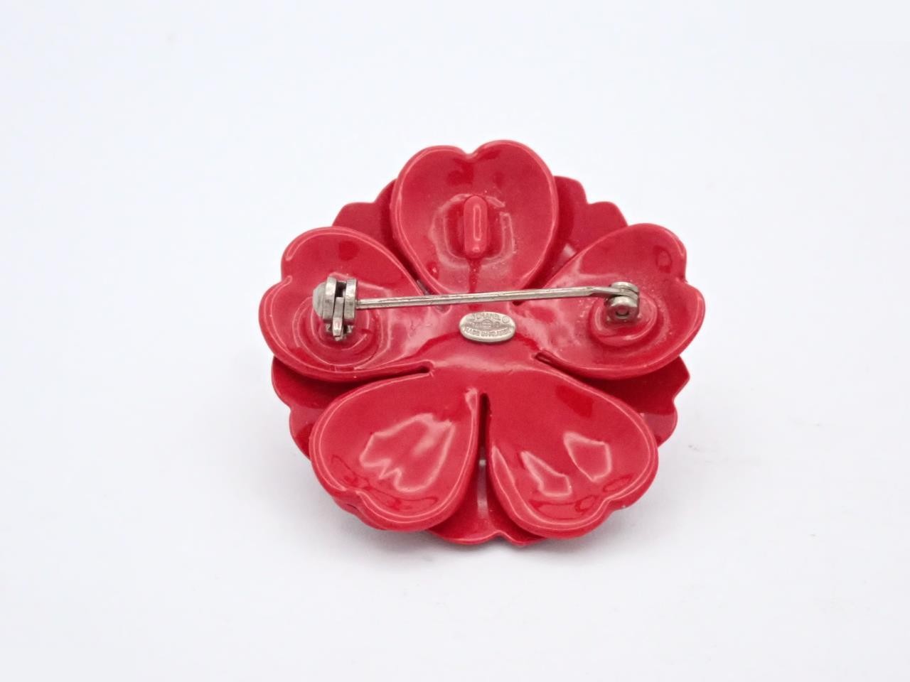 brooch — view 2