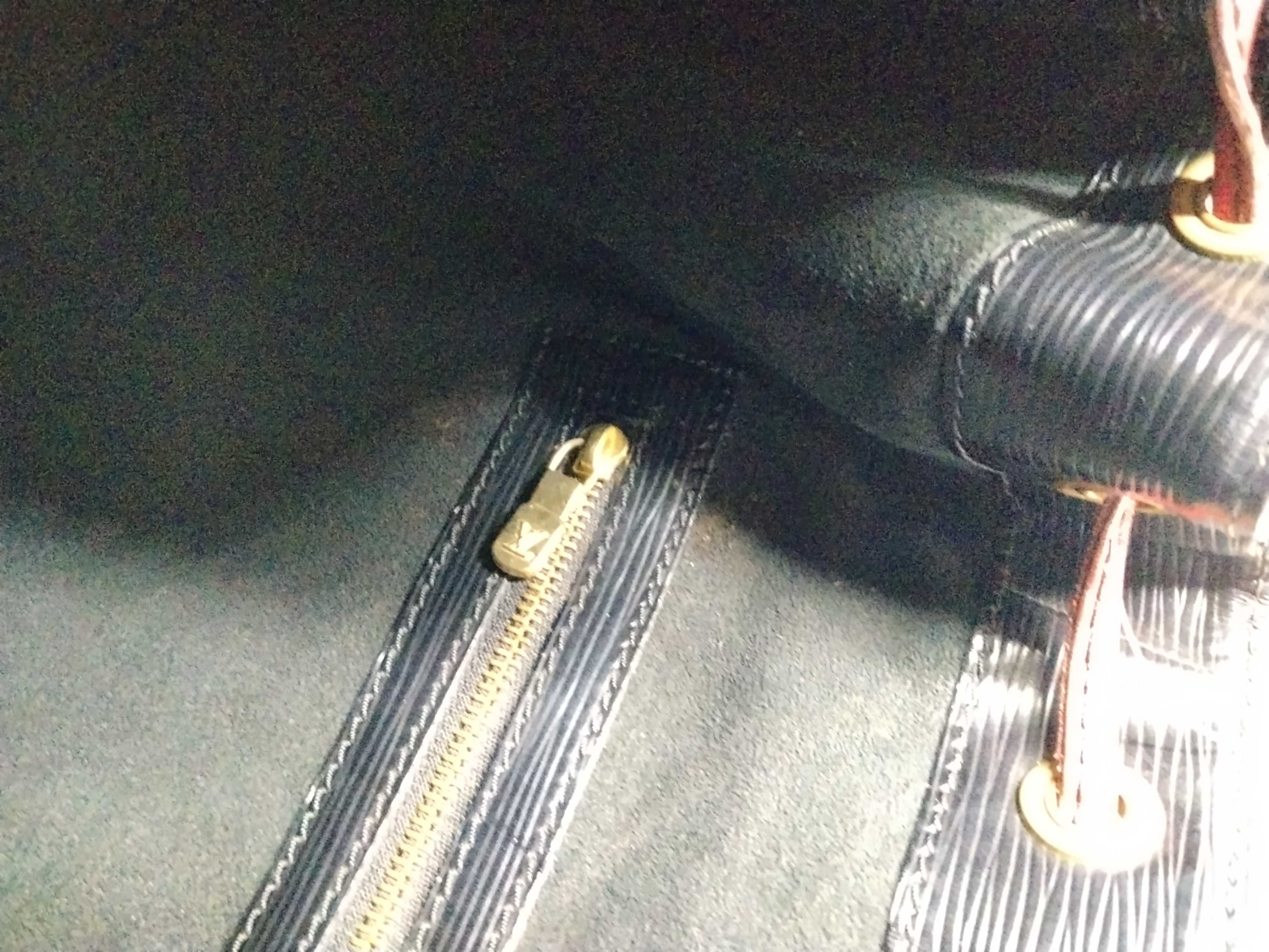 Epi Noe Bicolor Shoulder Bag — view 12