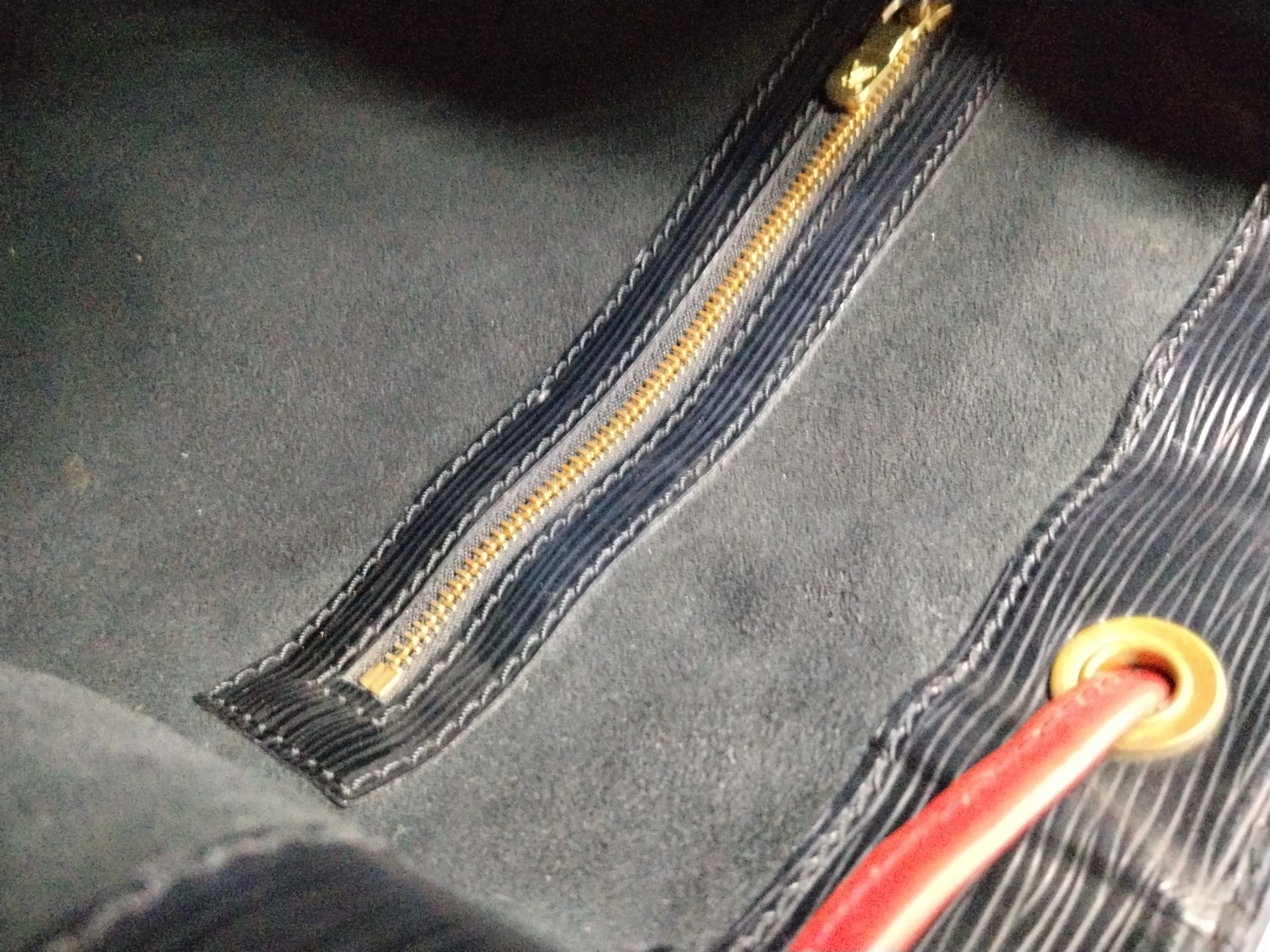Epi Noe Bicolor Shoulder Bag — view 13