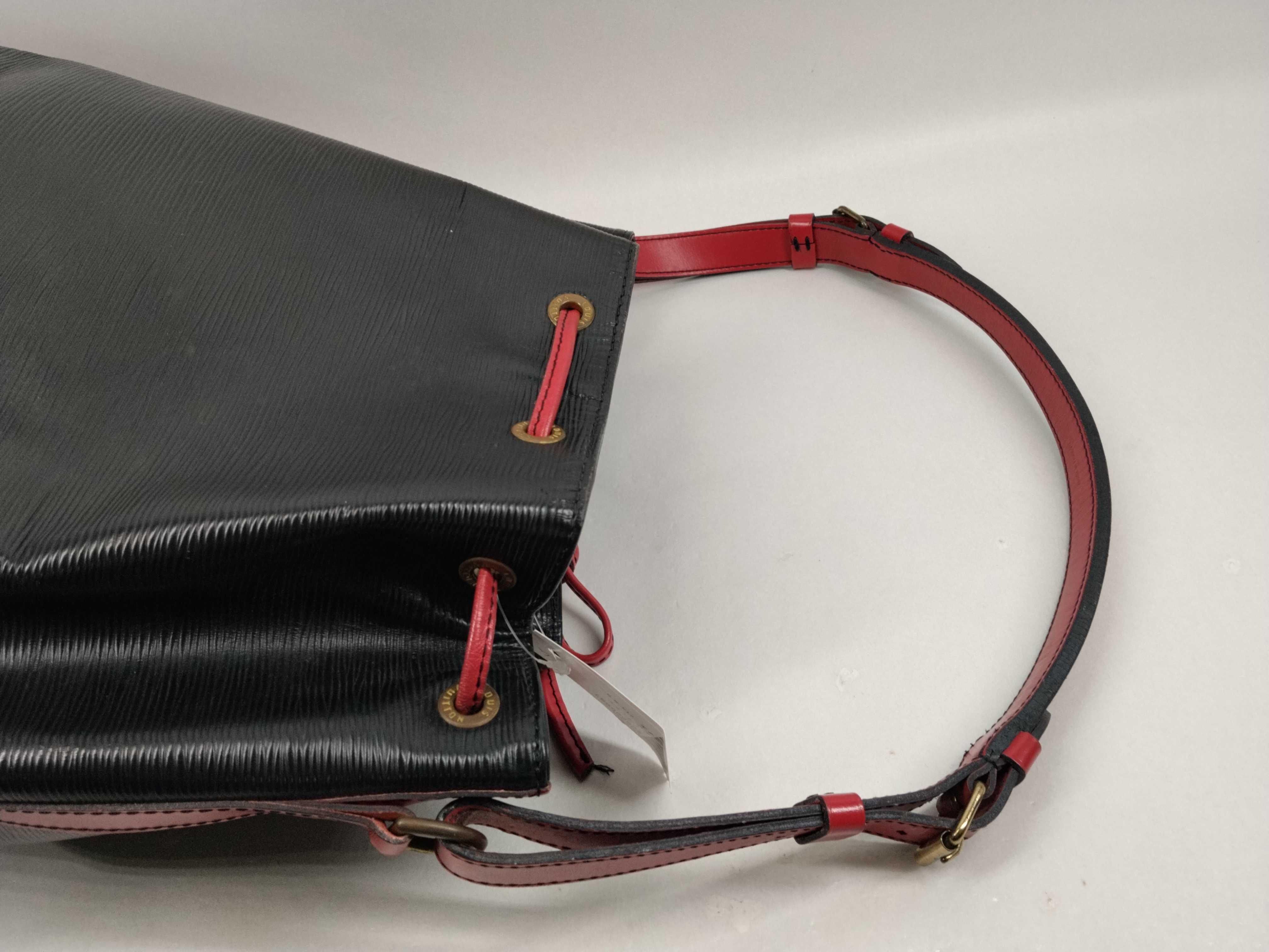 Epi Noe Bicolor Shoulder Bag — view 7