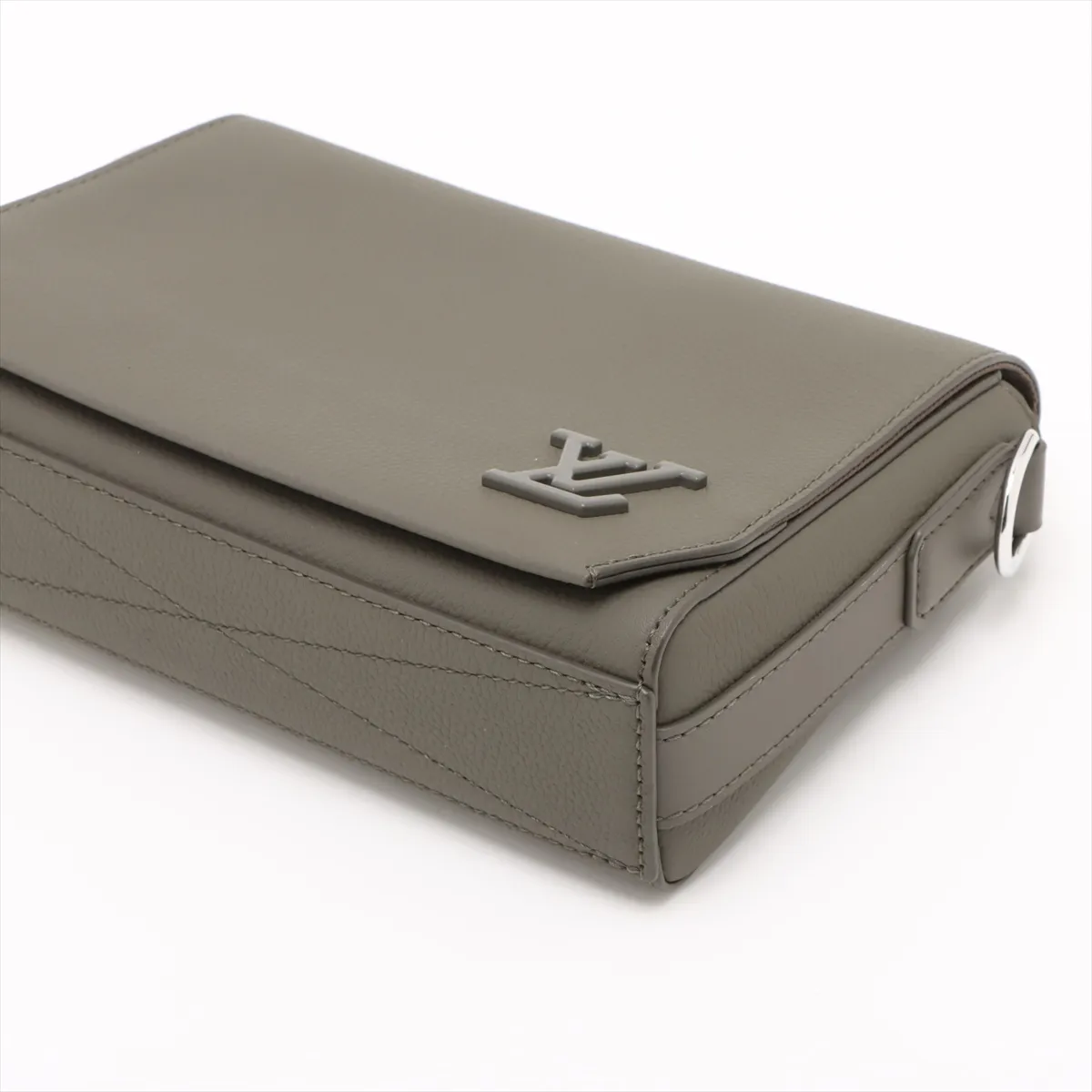 LV Aerogram Takeoff Messenger M25125 Khaki RFID reaction available — view 3