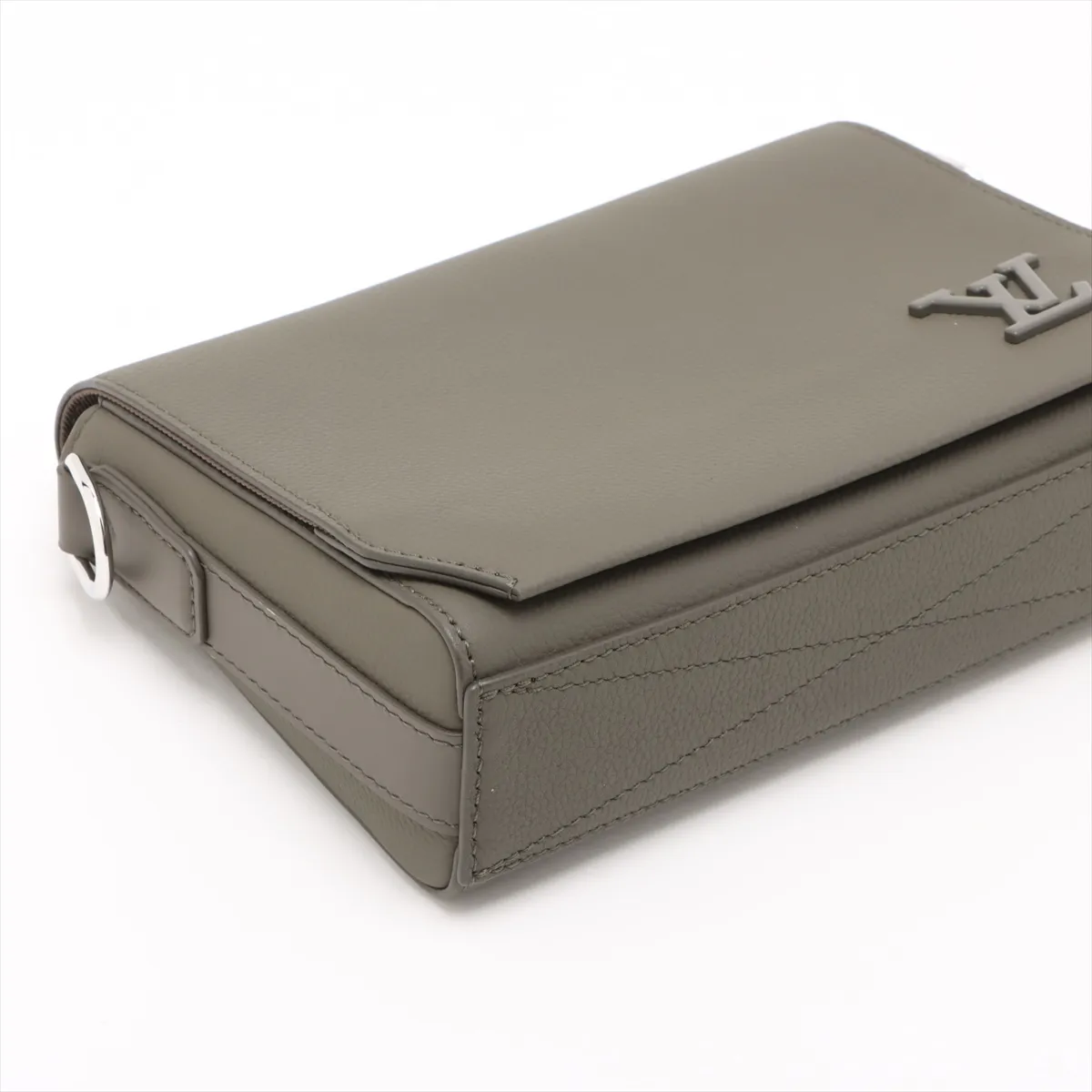 LV Aerogram Takeoff Messenger M25125 Khaki RFID reaction available — view 4