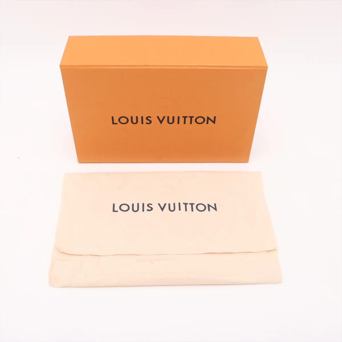 LV Aerogram Takeoff Messenger M25125 Khaki RFID reaction available — view 10