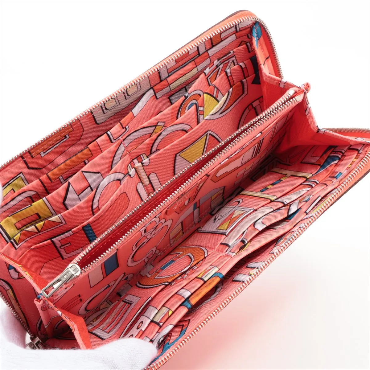 Azap Long Silk In Veau Epsom Round Zip Wallet Red Silver Hardware A: 2017 — view 3