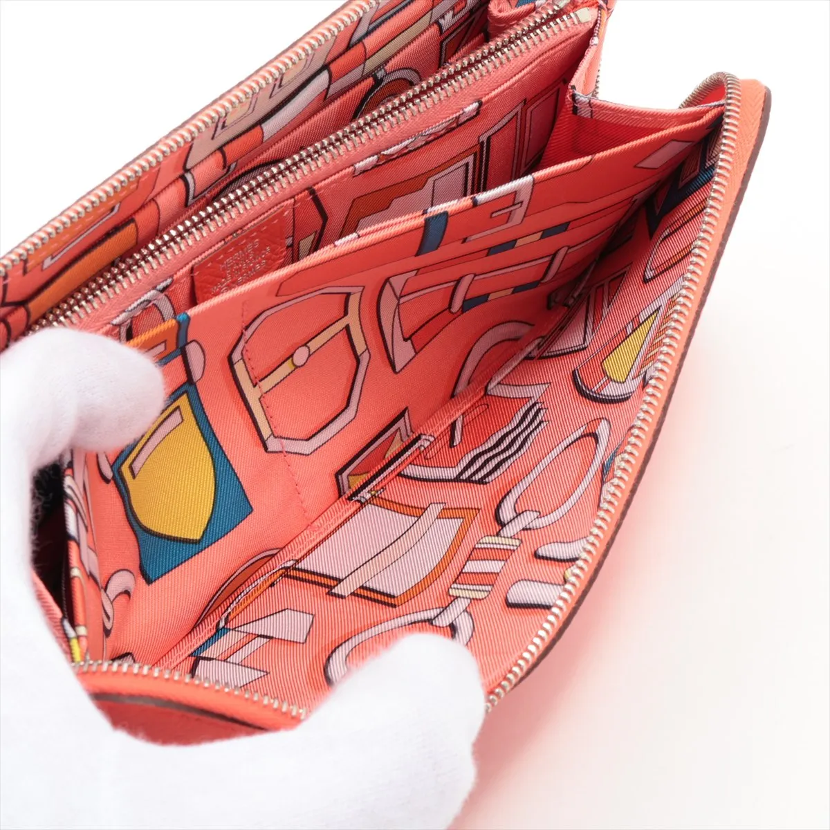 Azap Long Silk In Veau Epsom Round Zip Wallet Red Silver Hardware A: 2017 — view 7