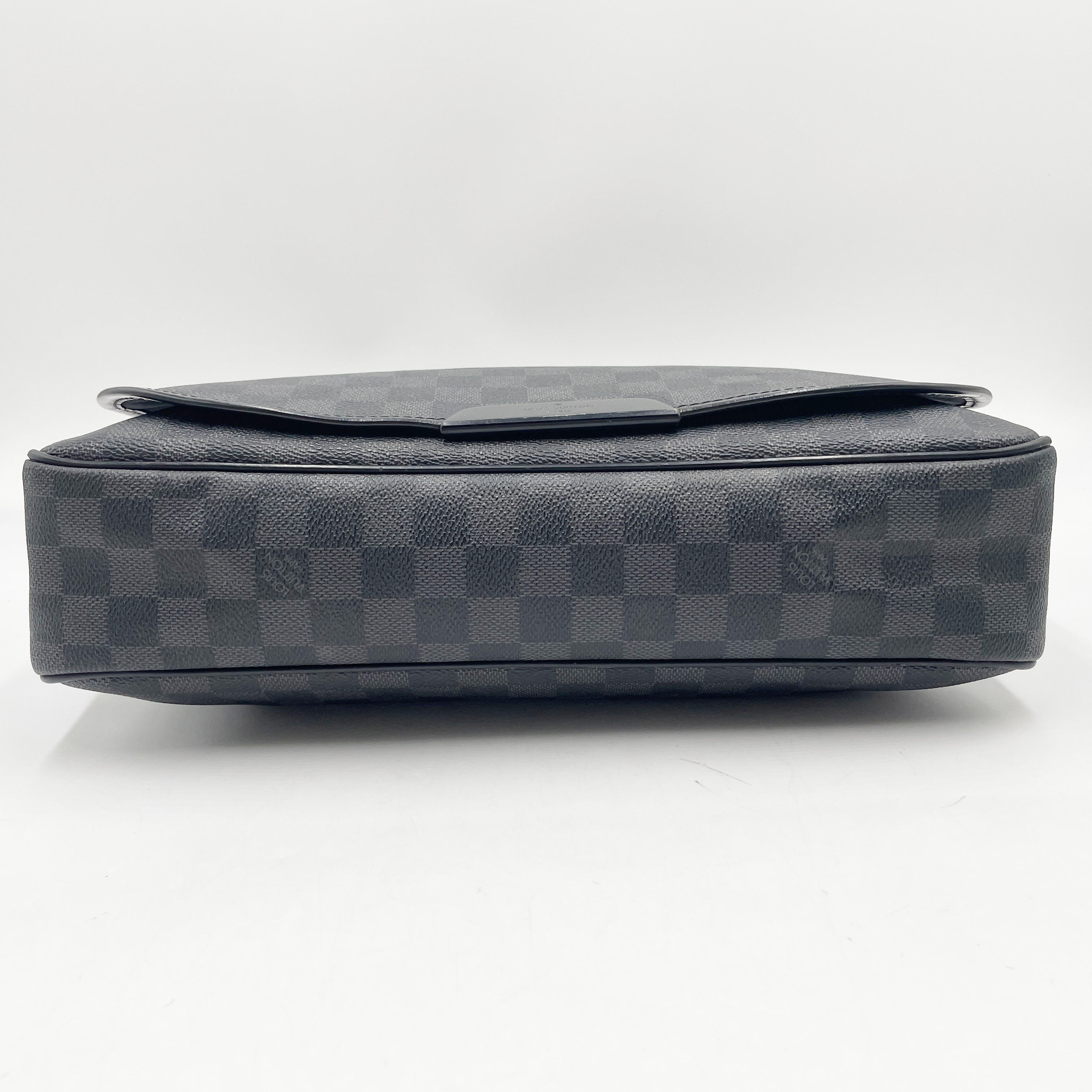 Daniel GM N58029 Damier Graphite SP5101 Shoulder Bag — view 3