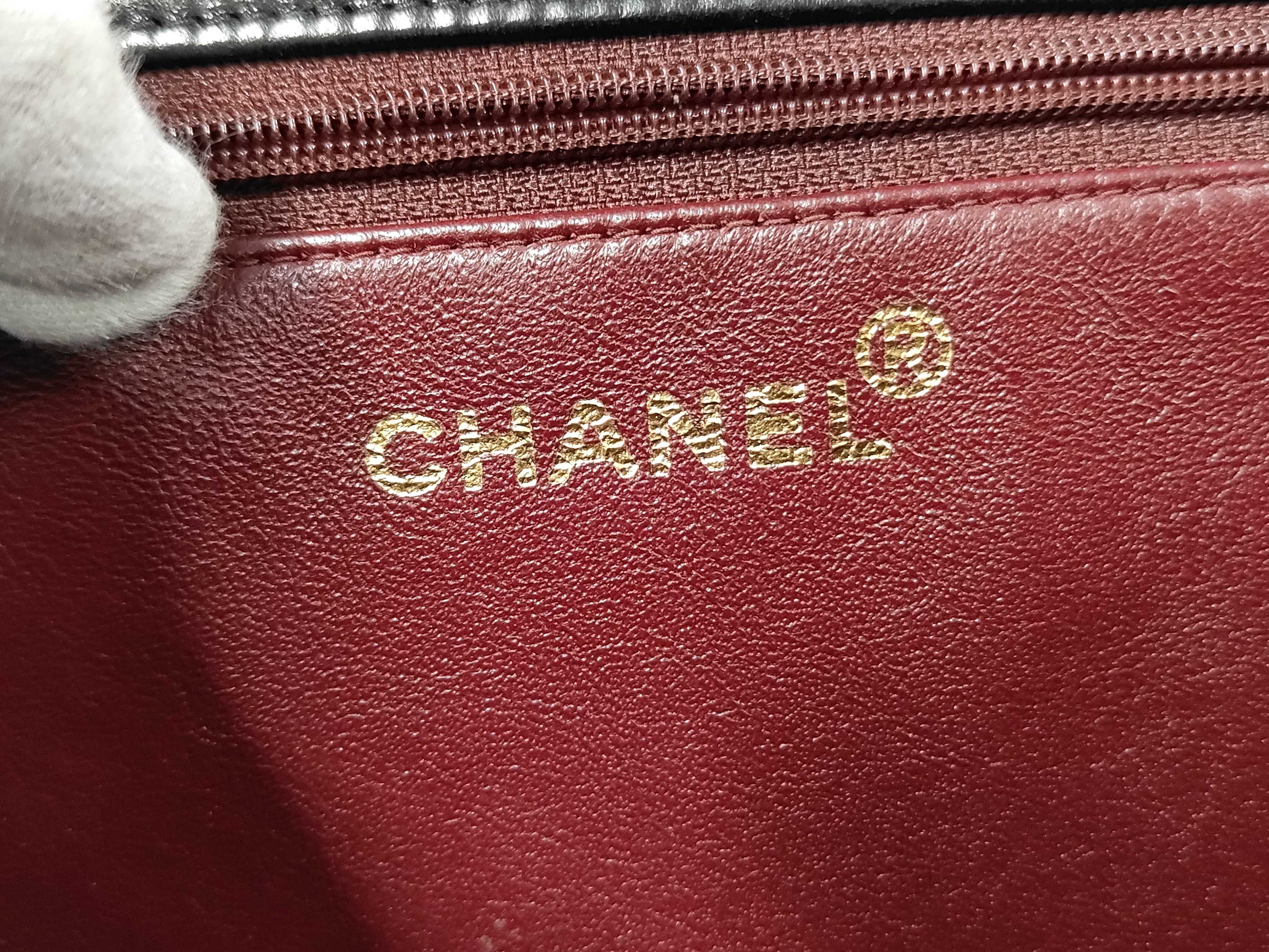Push-Lock Chain Shoulder Bag — view 9