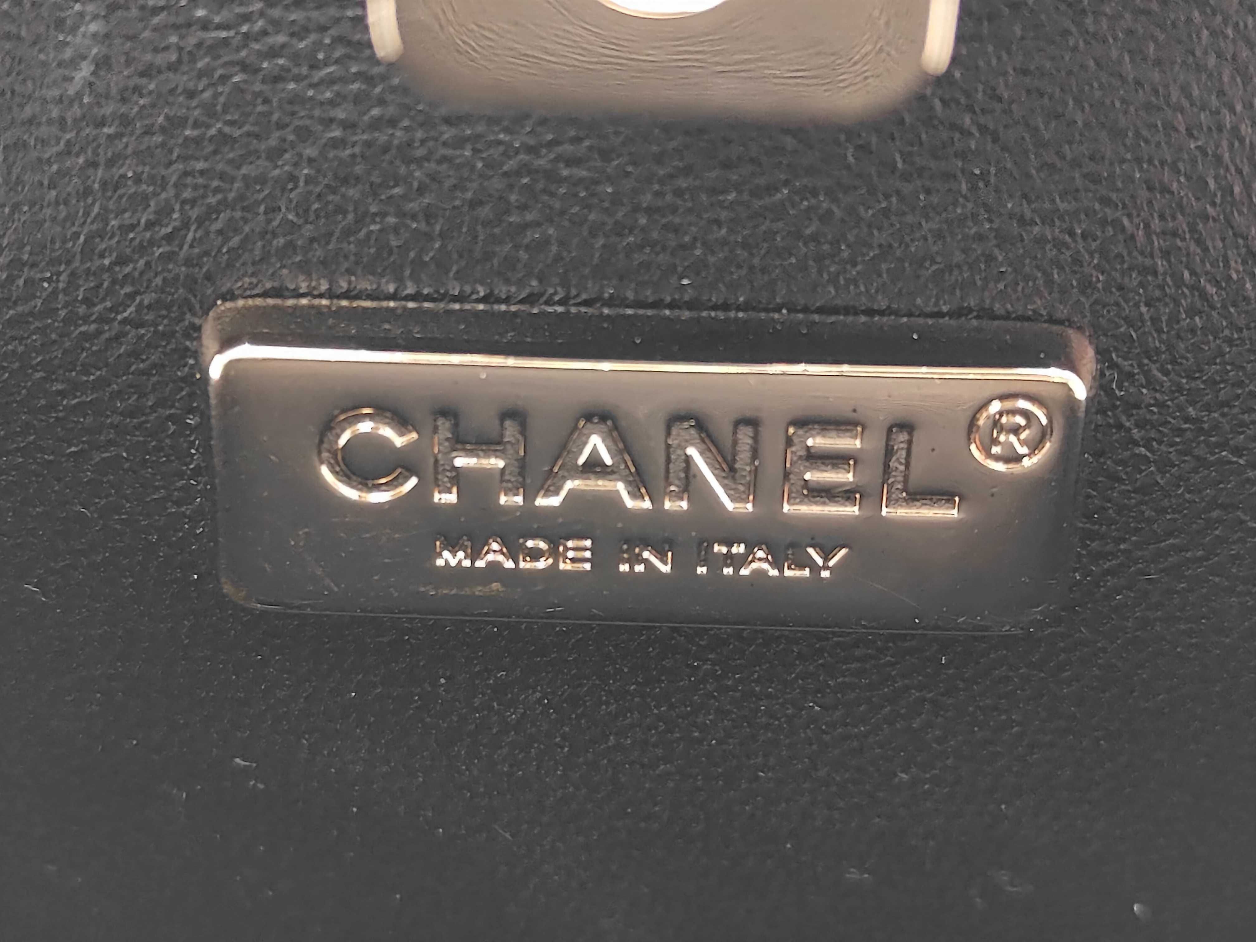 Perfume No. 5 Chain Shoulder Bag (No. 31 series) — view 9