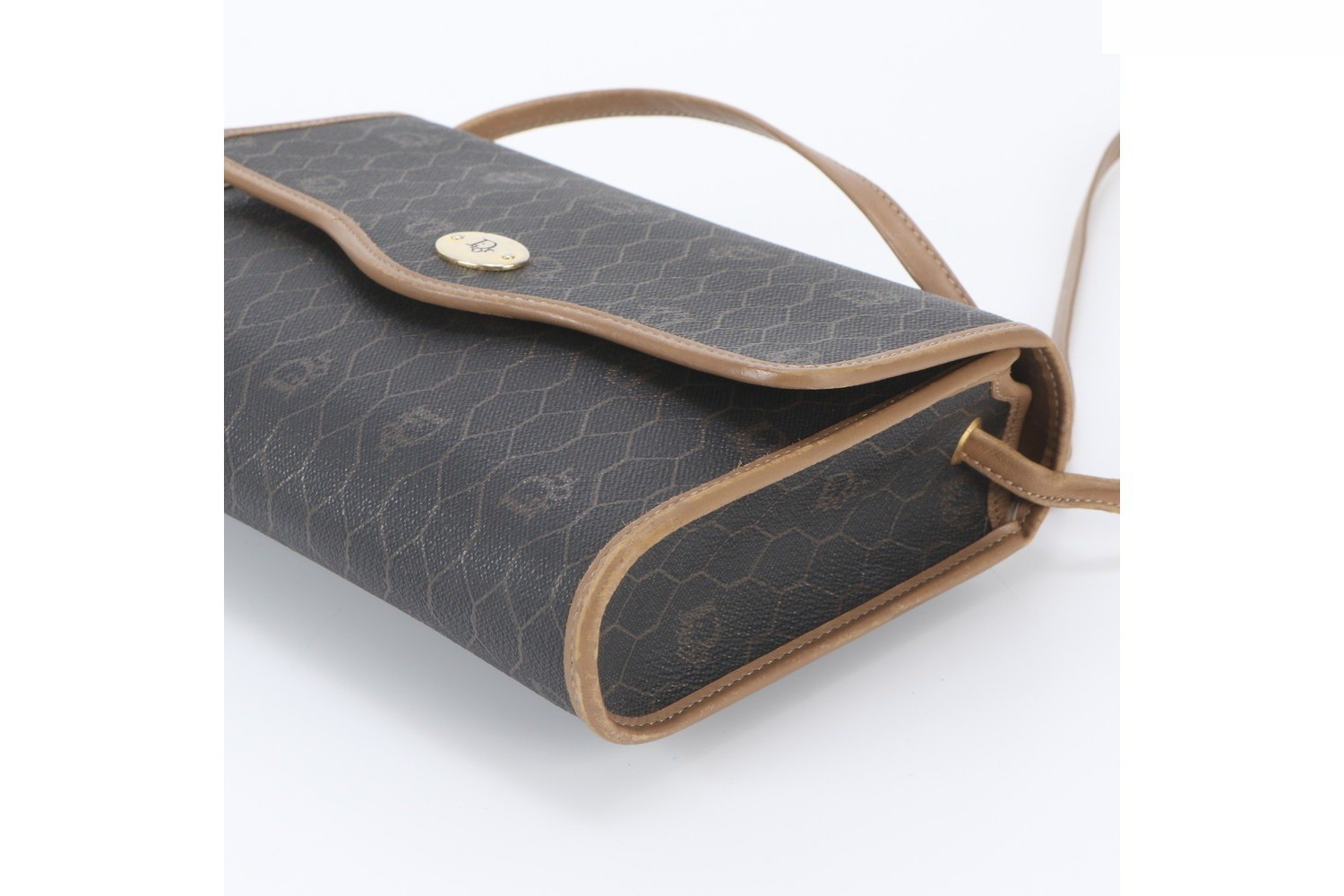 Honeycomb pattern leather shoulder bag, crossbody bag. — view 4