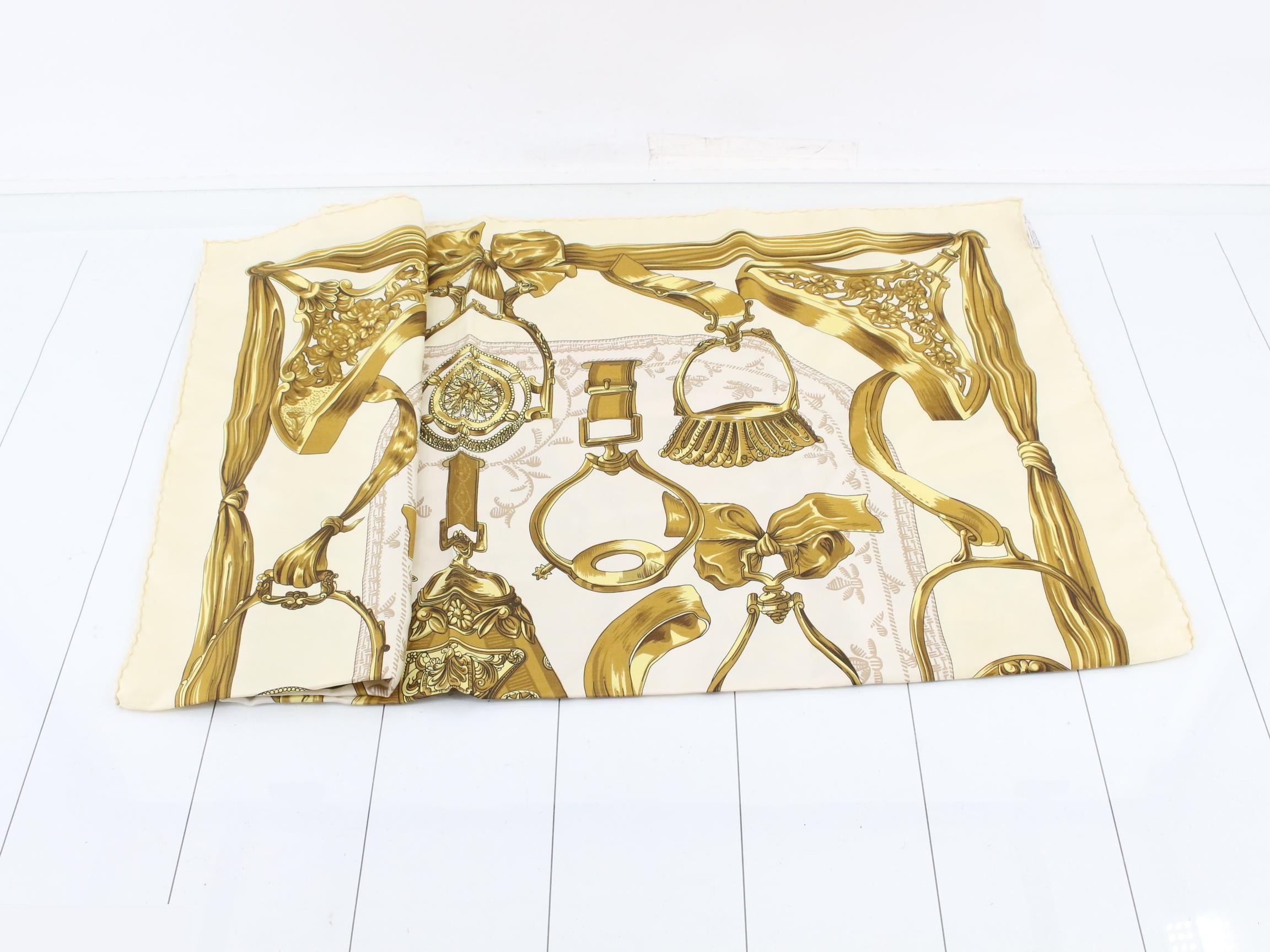 scarf — view 3