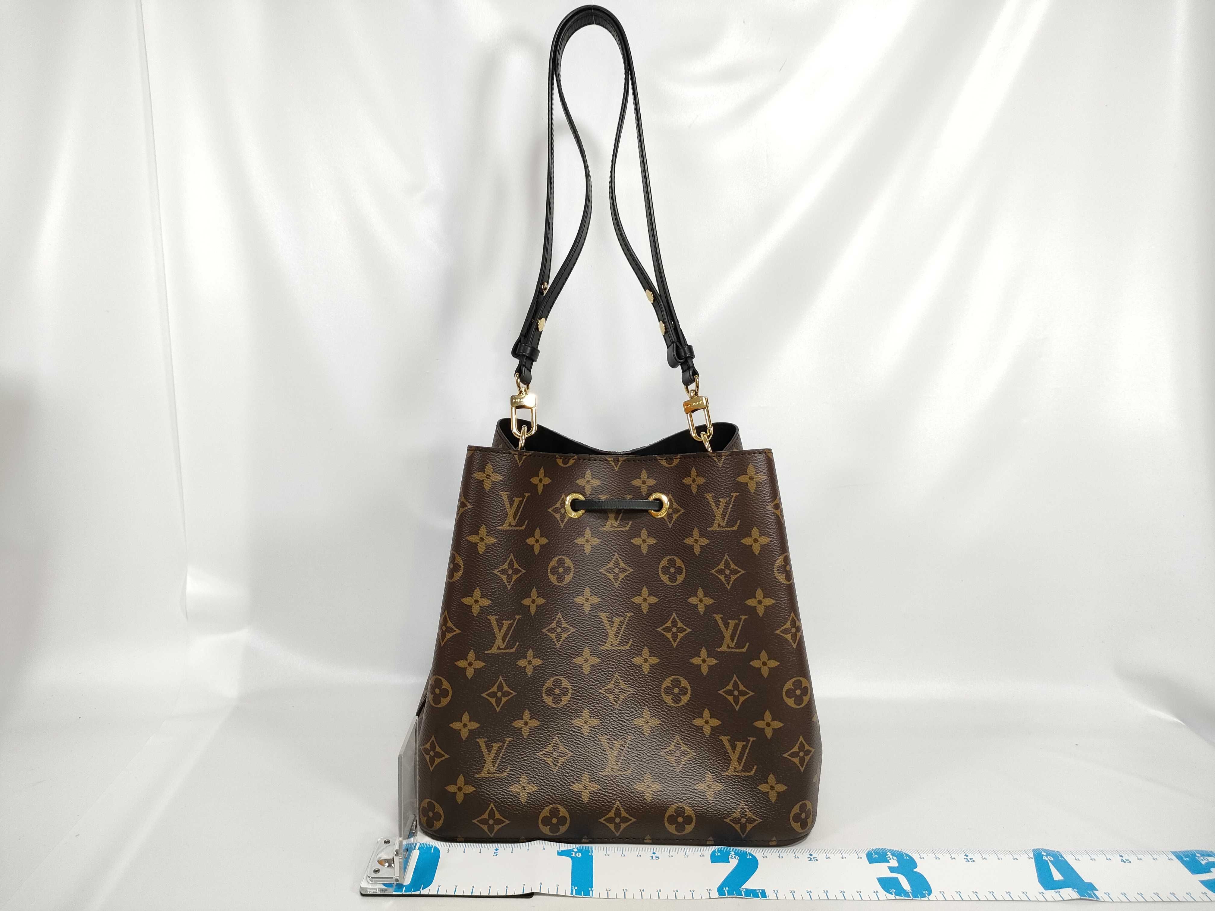 Monogram NeoNoe MM M44020 Shoulder Bag — view 2