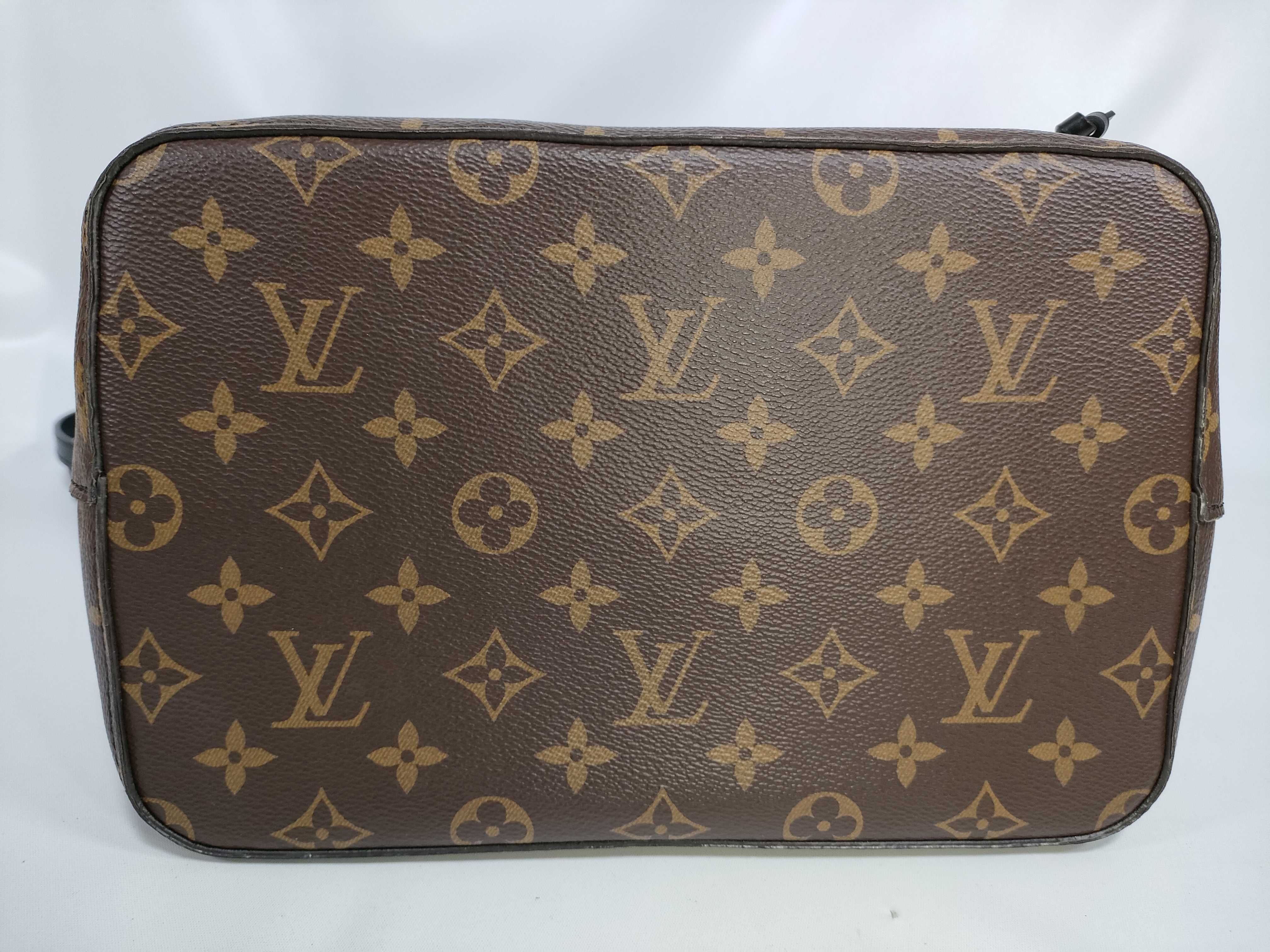 Monogram NeoNoe MM M44020 Shoulder Bag — view 7