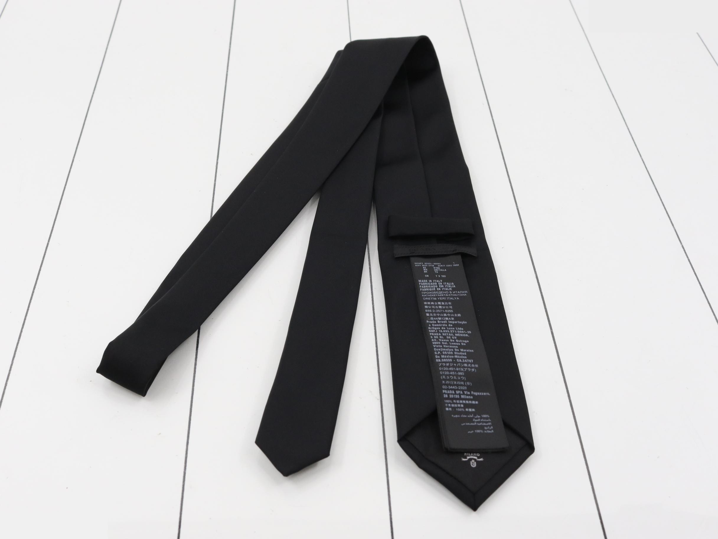 tie — view 2