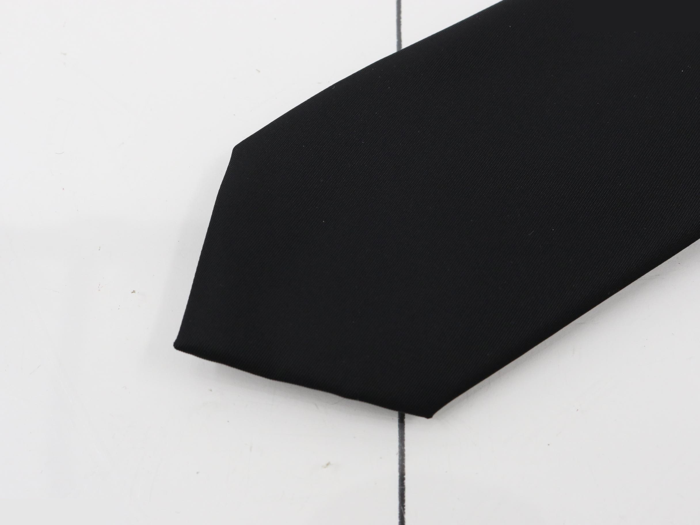 tie — view 3