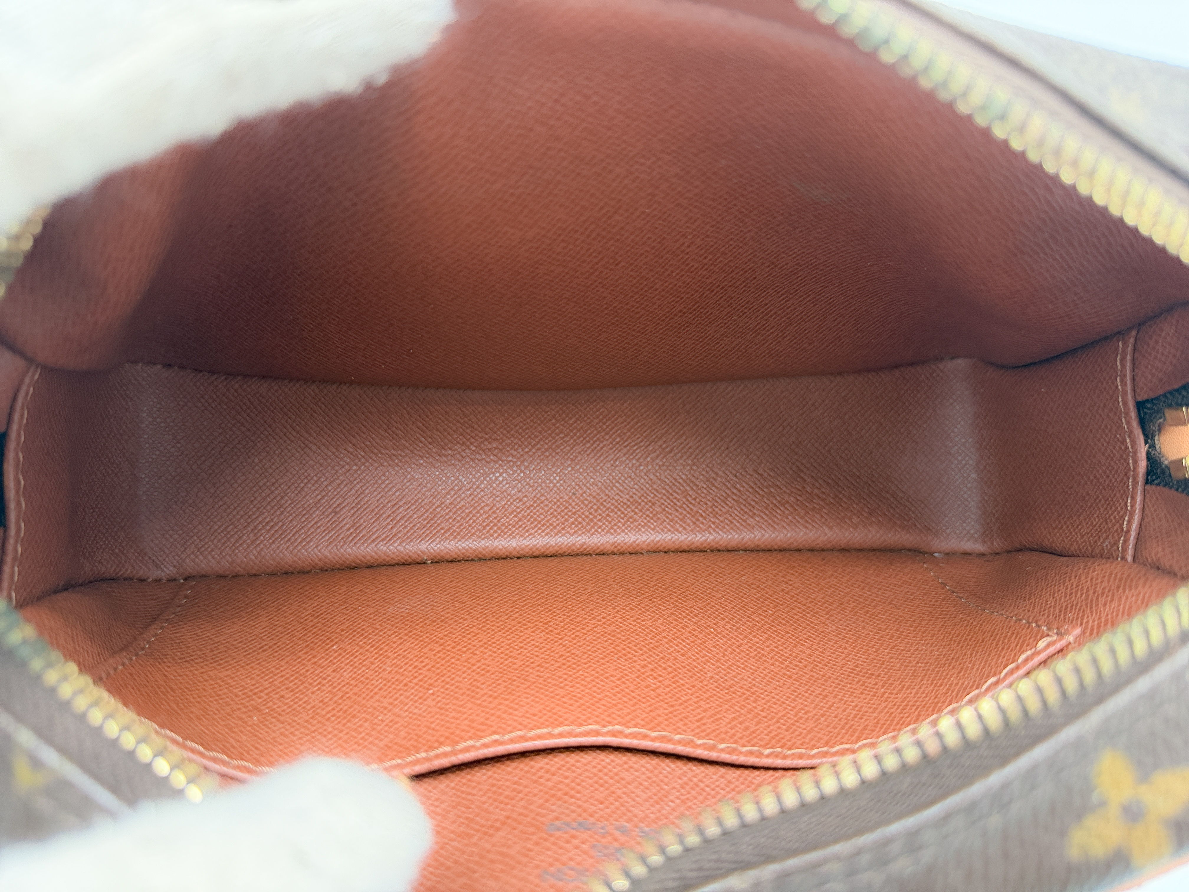 Monogram M5118 Pochette Cite Shoulder Bag (No stickiness) — view 11