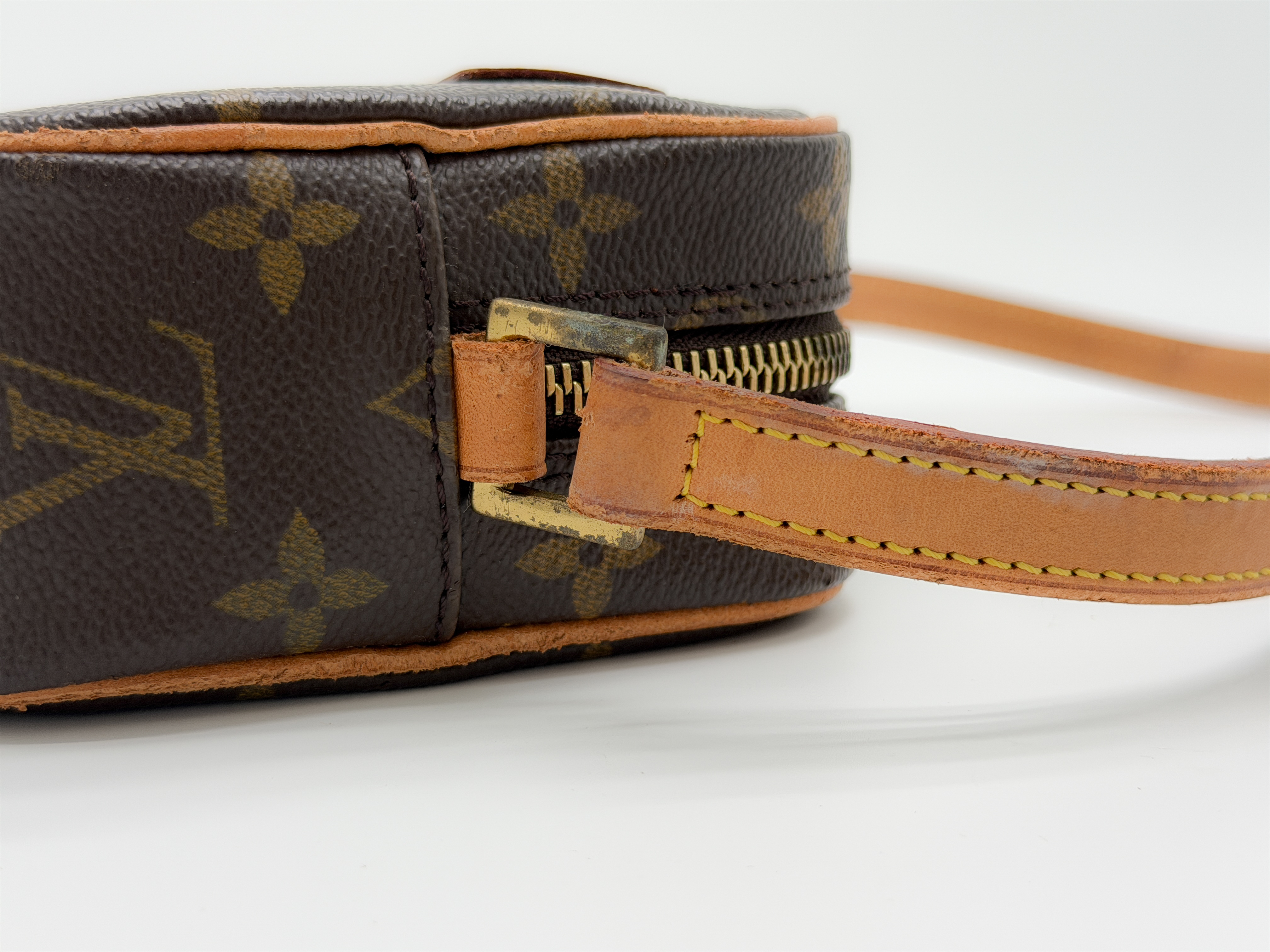 Monogram M5118 Pochette Cite Shoulder Bag (No stickiness) — view 6