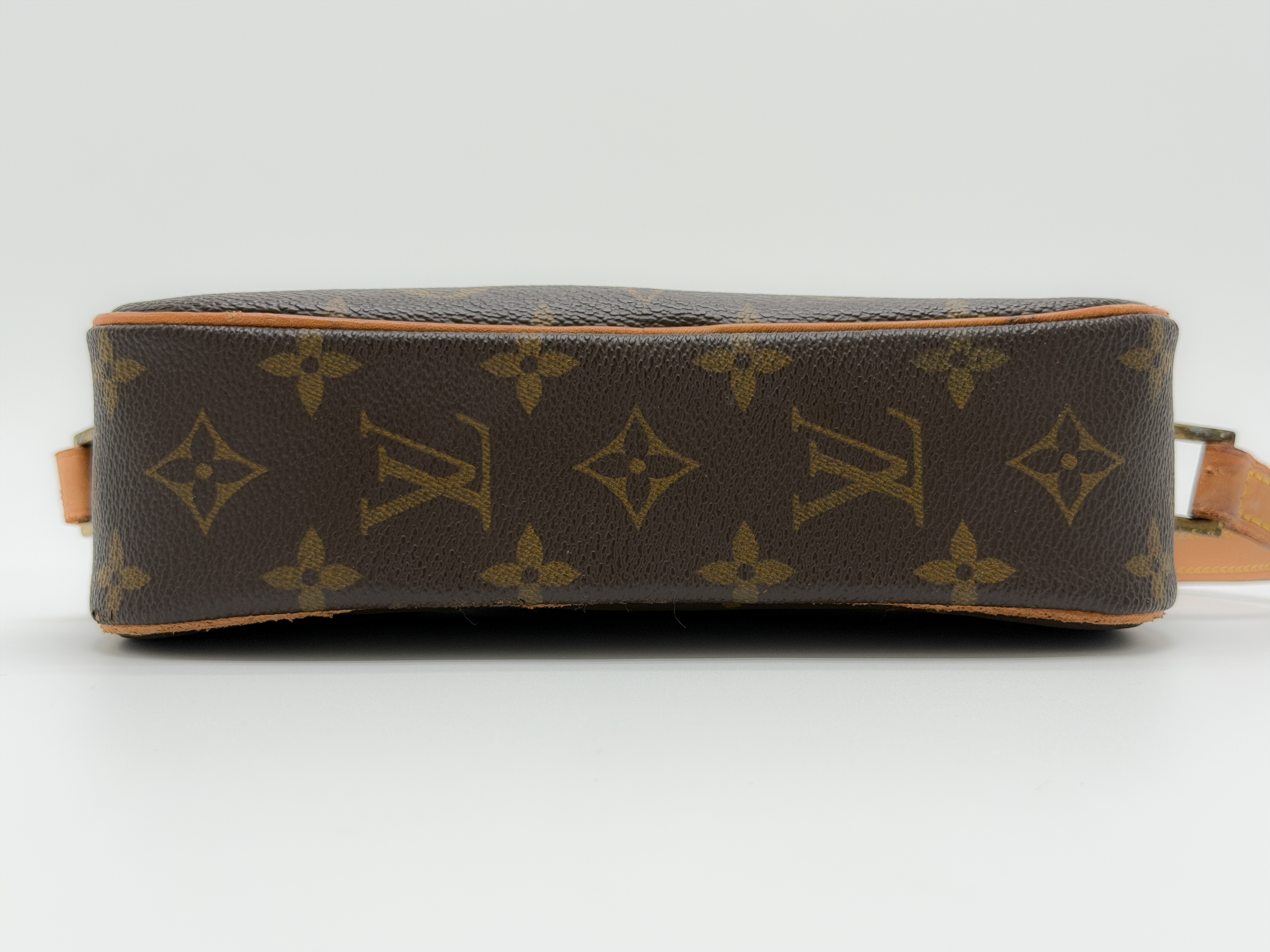 Monogram M5118 Pochette Cite Shoulder Bag (No stickiness) — view 9