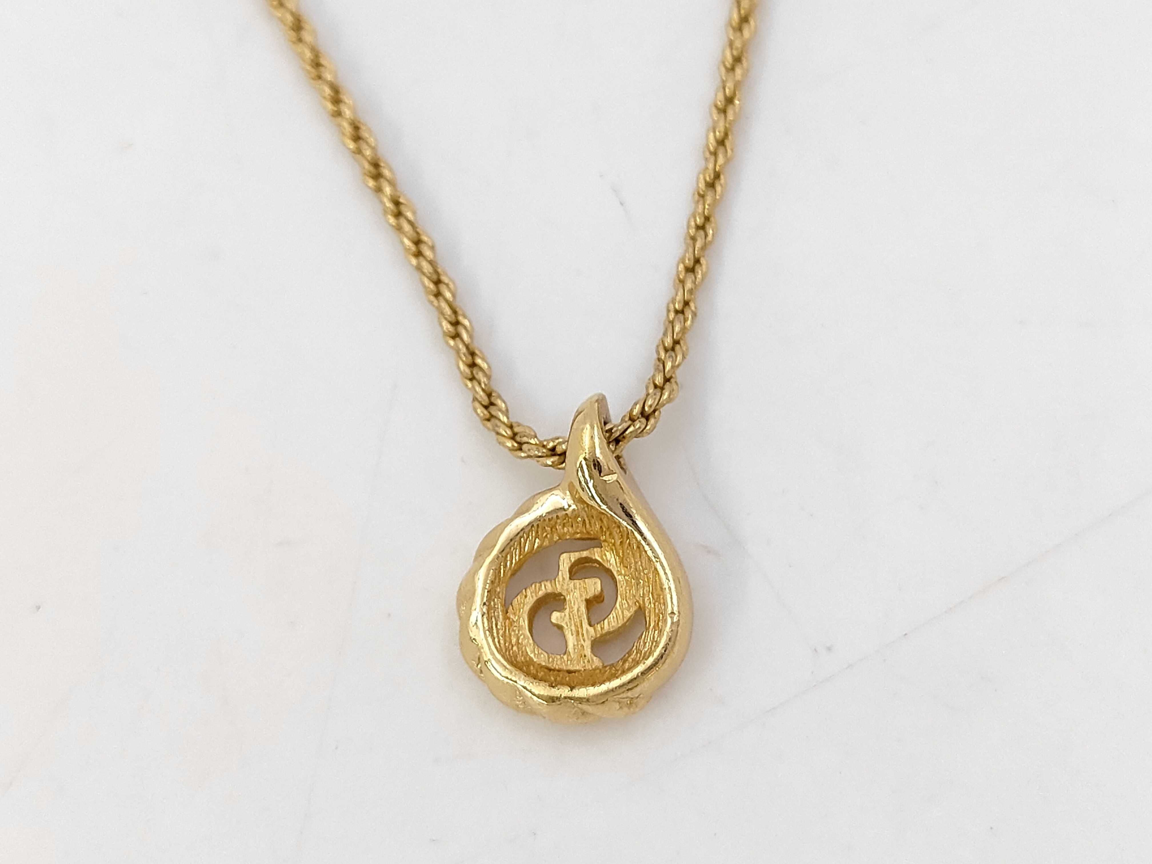 necklace — view 2