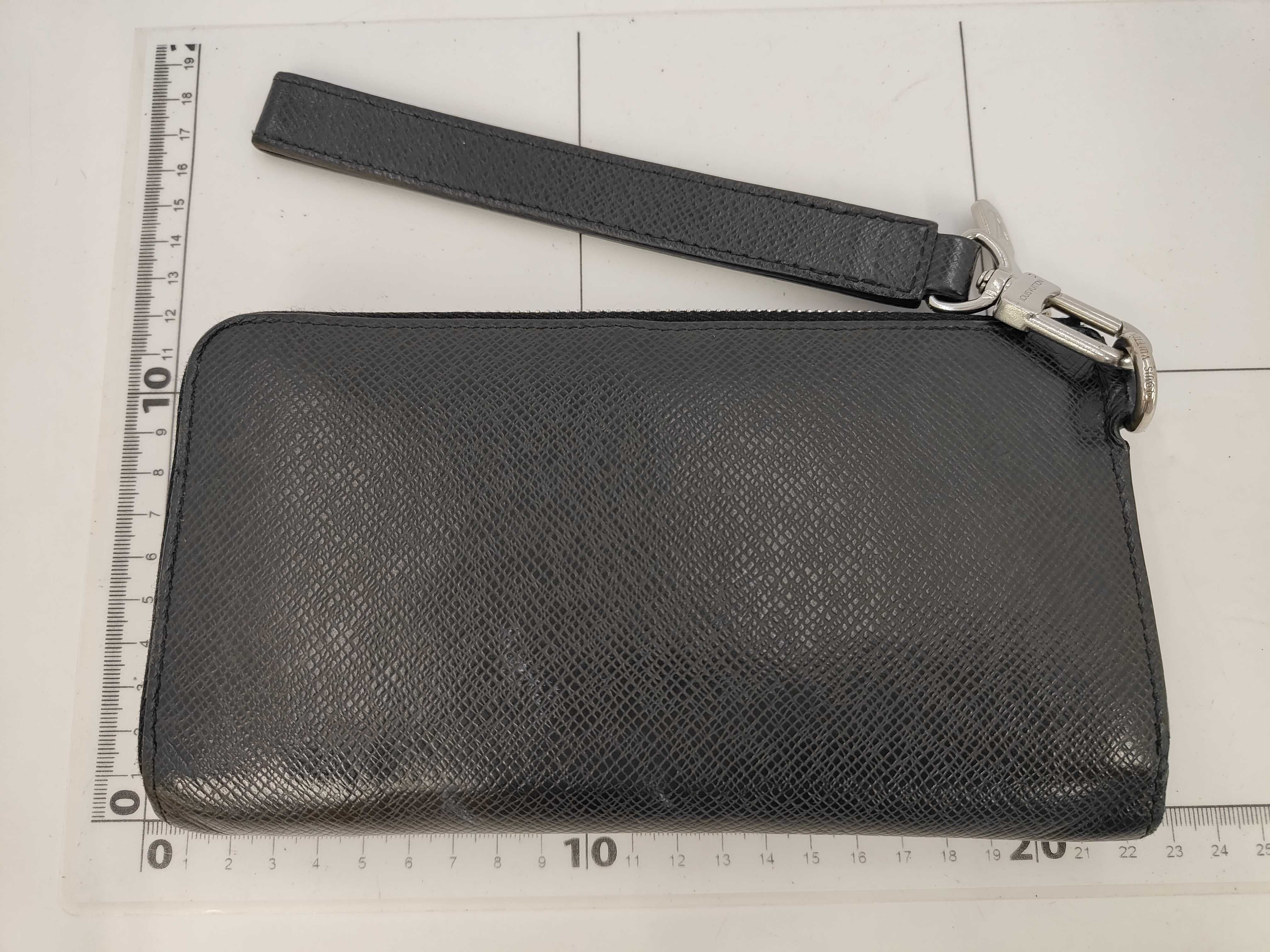 M69409 Taiga Zippy Dragonne Wallet — view 2