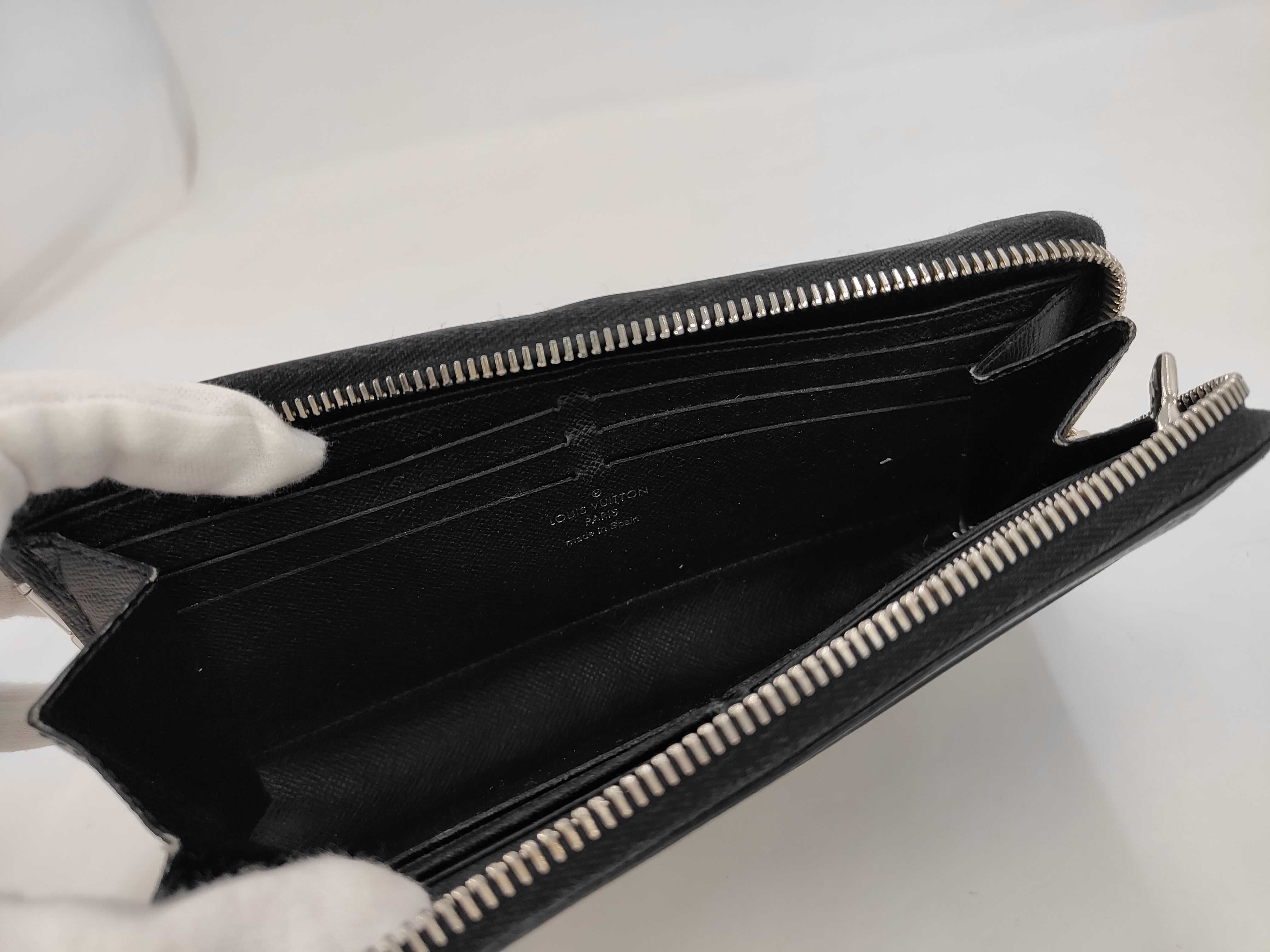 M69409 Taiga Zippy Dragonne Wallet — view 5